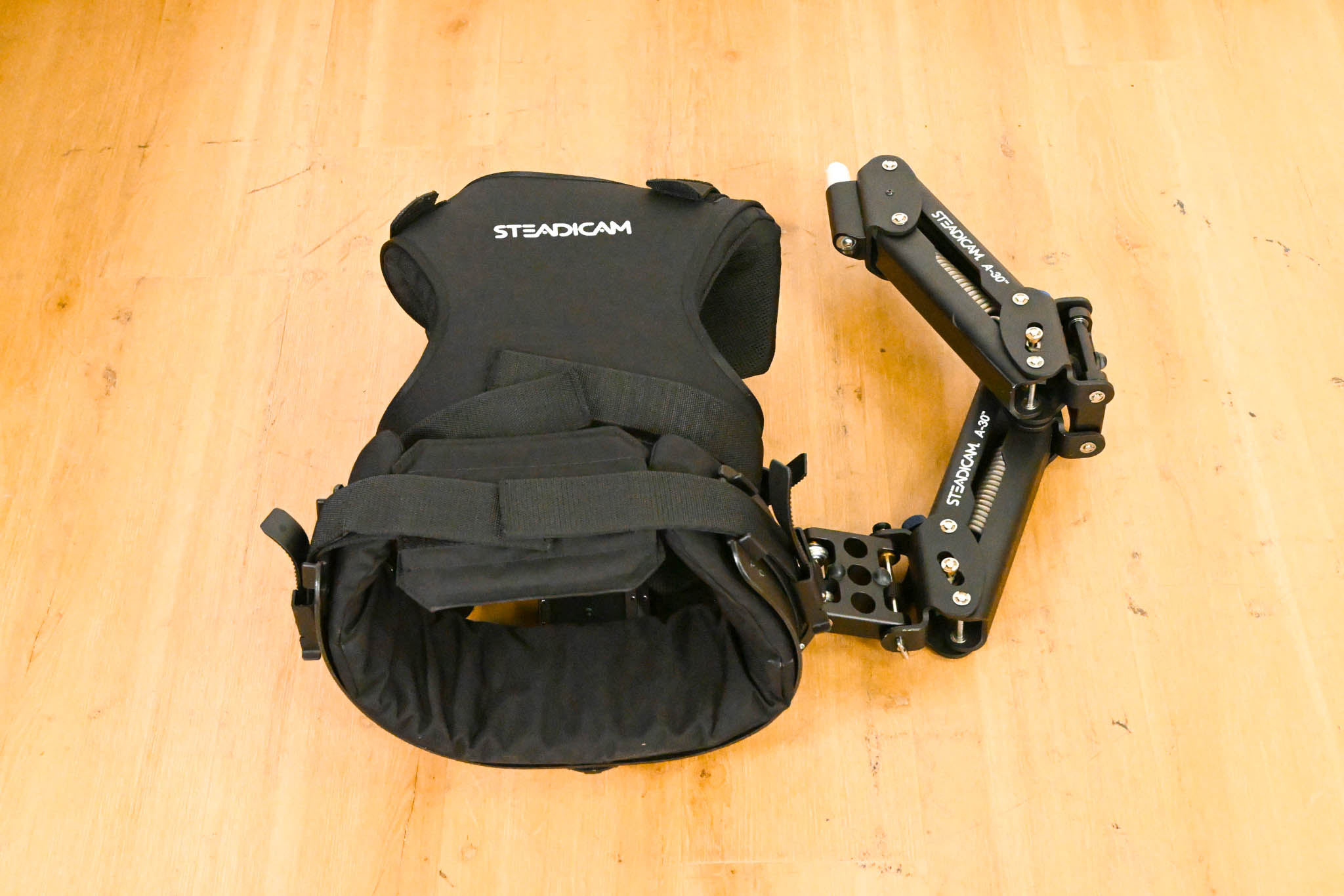 Steadicam Zephyr HD Camera Stabilizer System w/Arm, Vest, Monitor & Case