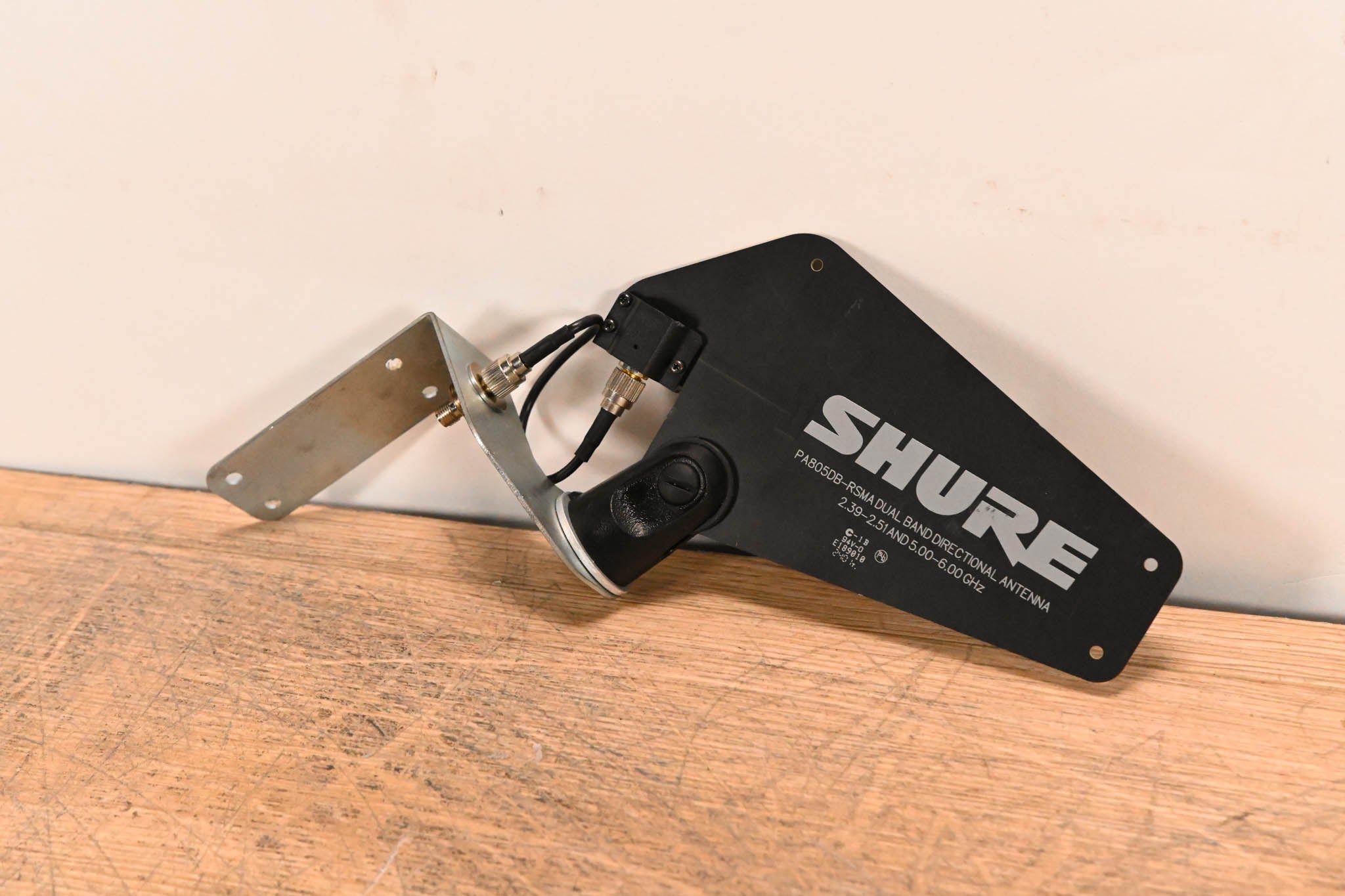 Shure PA805DB-RSMA Dual Band Passive Directional Antenna