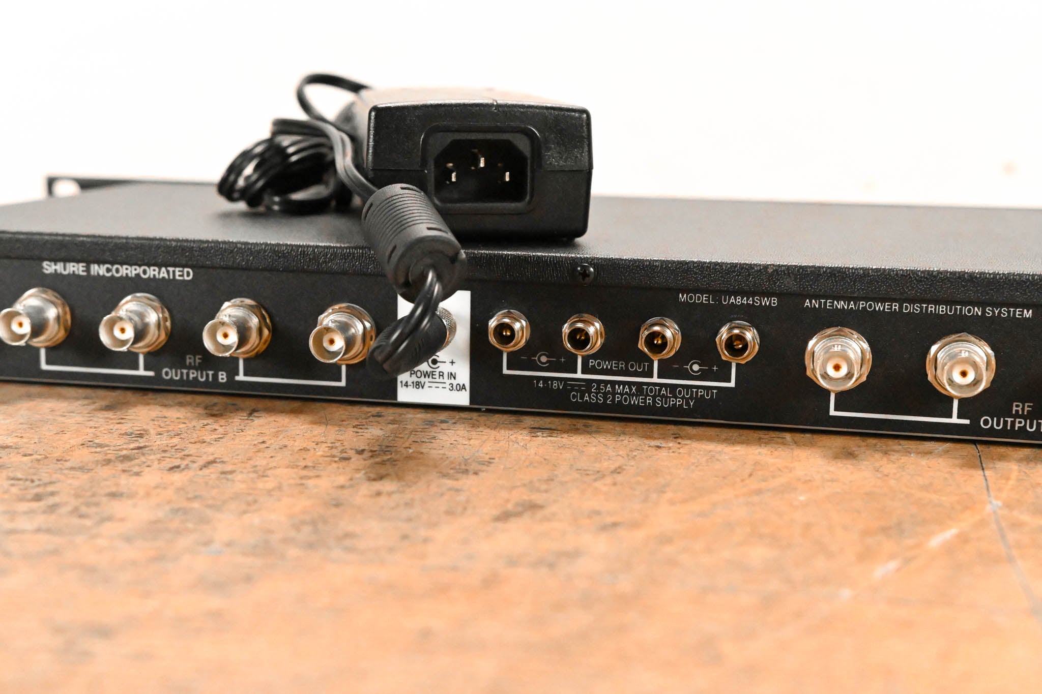 Shure UA844SWB Antenna Distribution System - 470-952 MHz