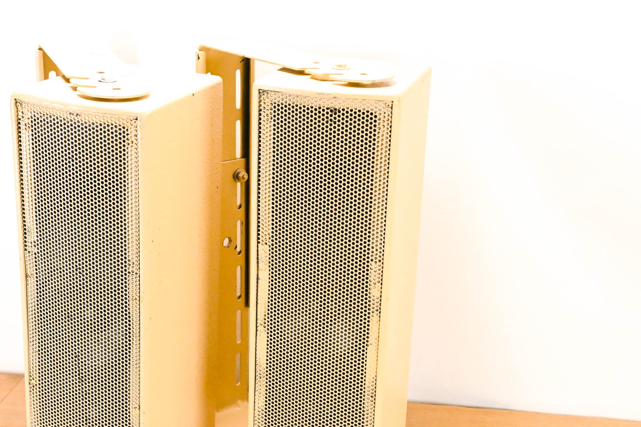 EAW UB52 Two-Way Full-Range Loudspeaker (PAIR)