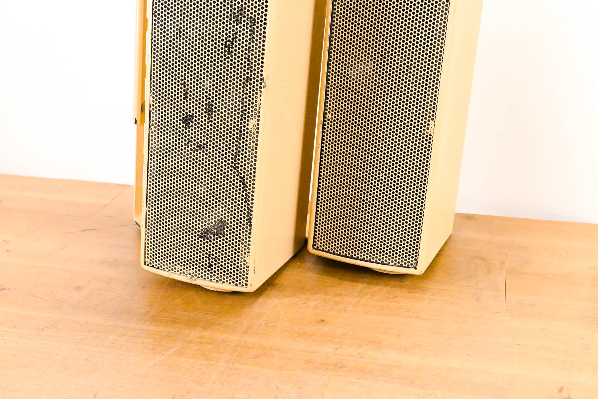 EAW UB52 Two-Way Full-Range Loudspeaker (PAIR)