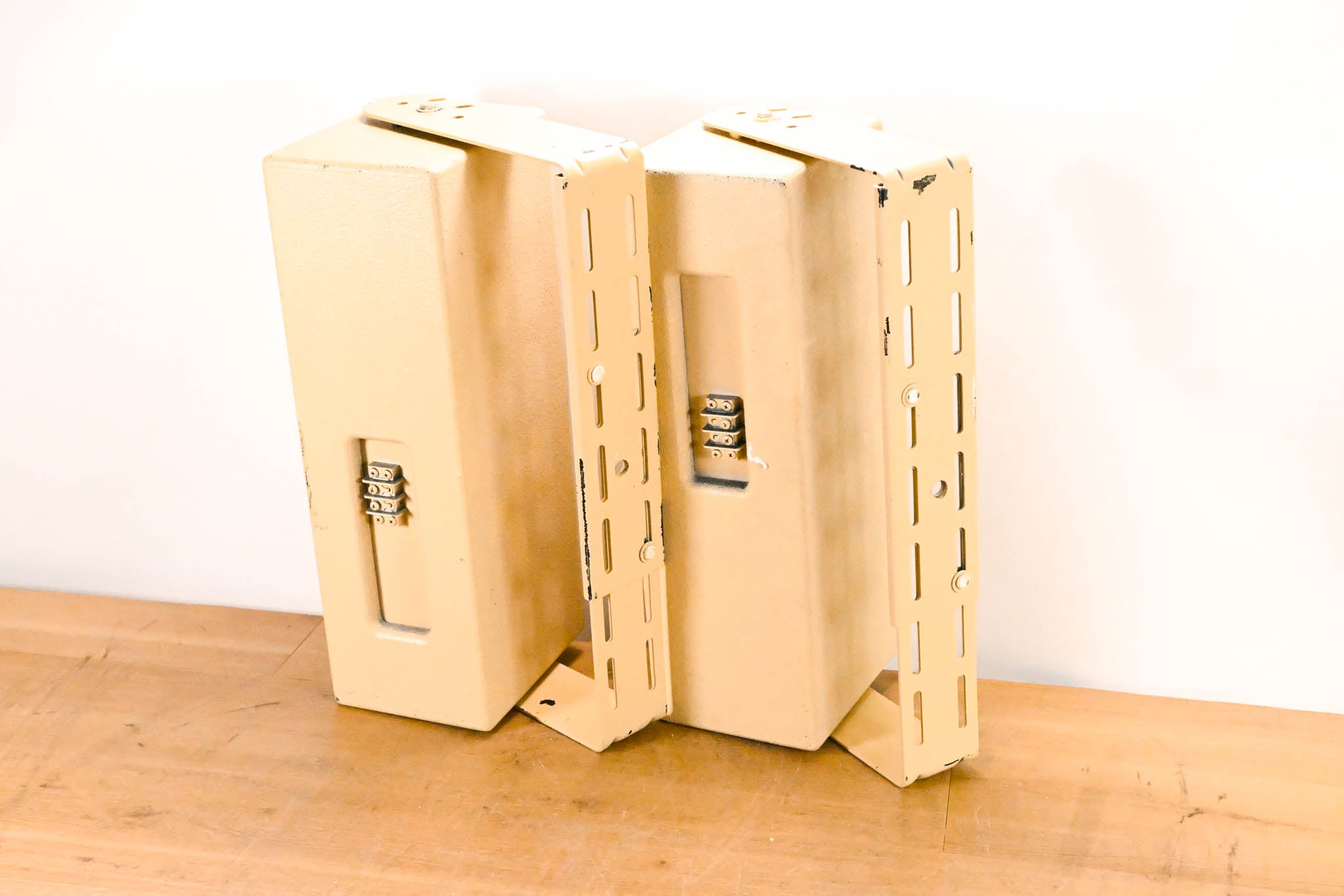 EAW UB52 Two-Way Full-Range Loudspeaker (PAIR)