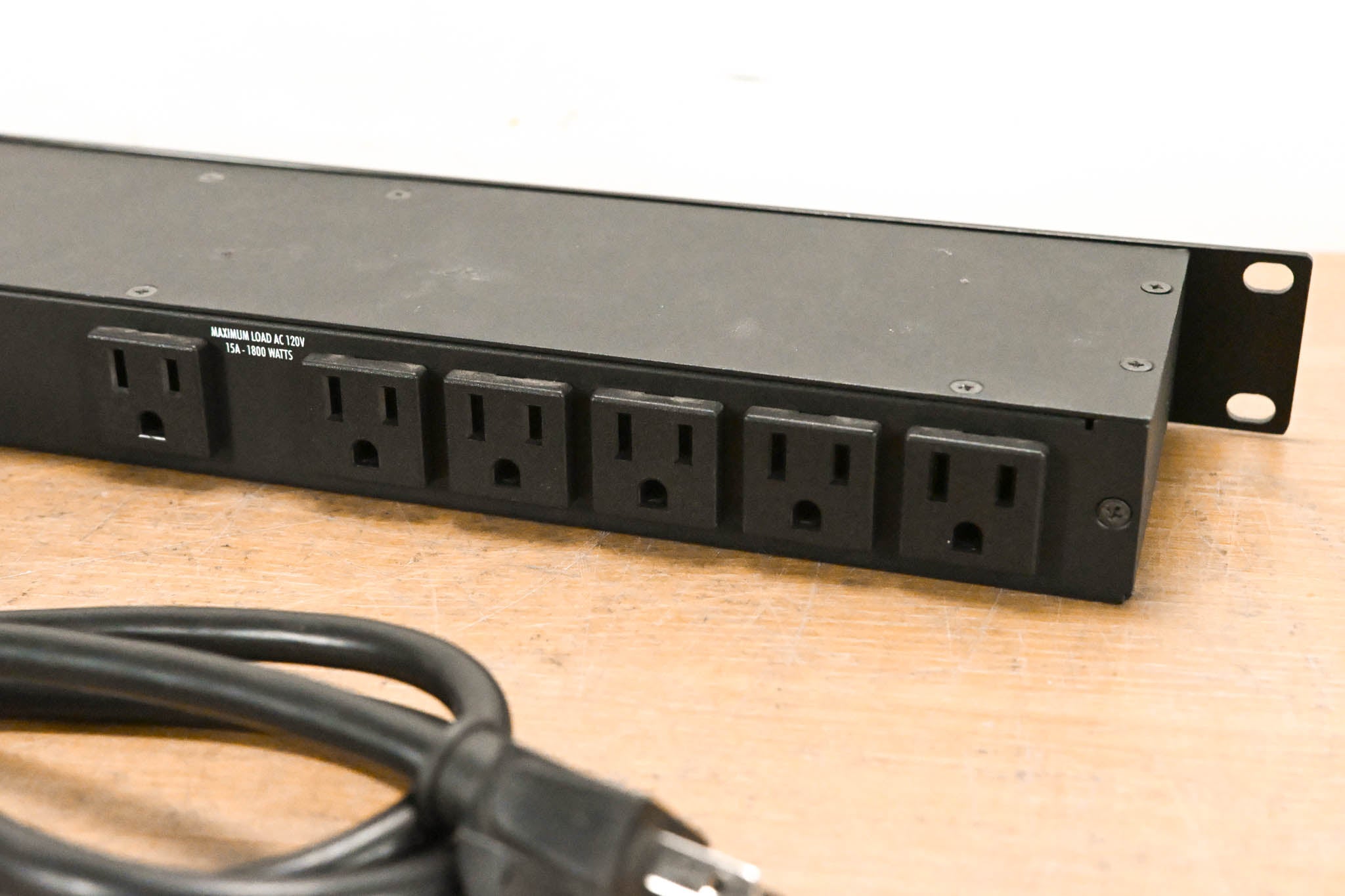 Furman M-8x2 8-Outlet Power Conditioner