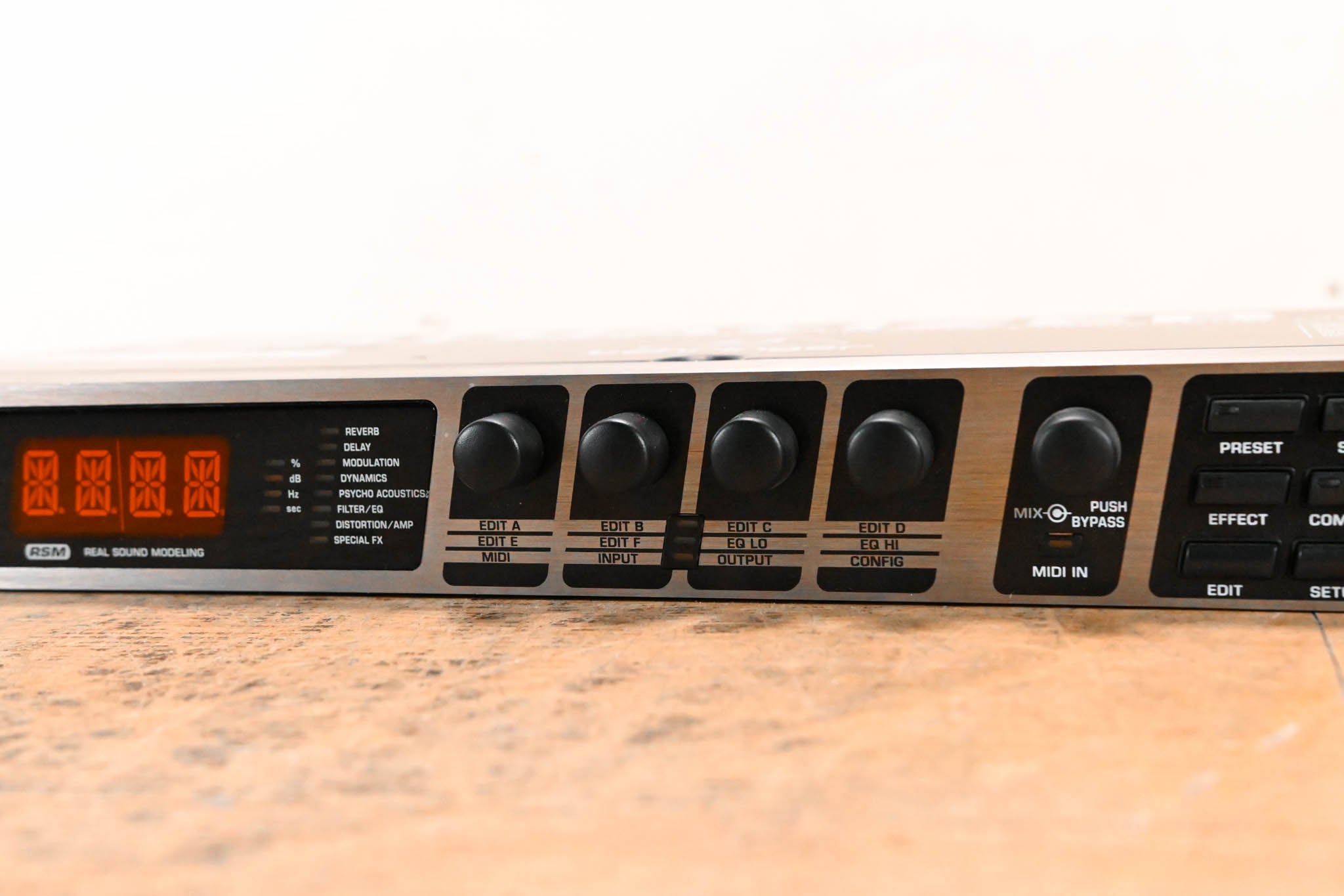 Behringer VIRTUALIZER 3D FX2000 3D Multi-Engine Effects Processor