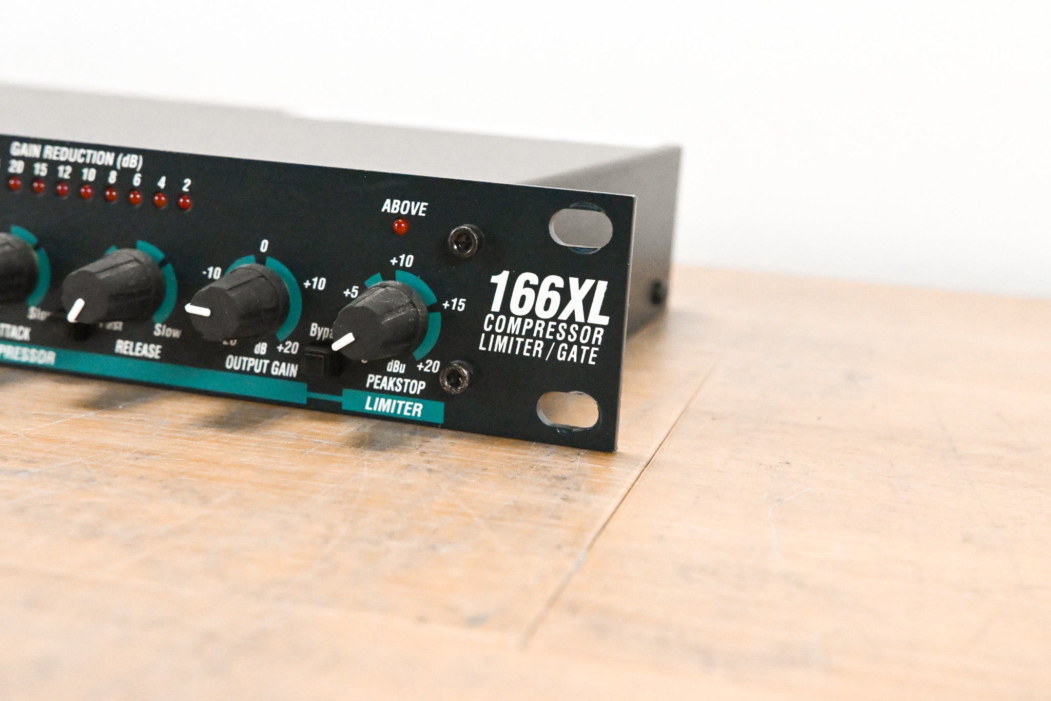 dbx 166XL 2-Channel Compressor/Limiter/Gate