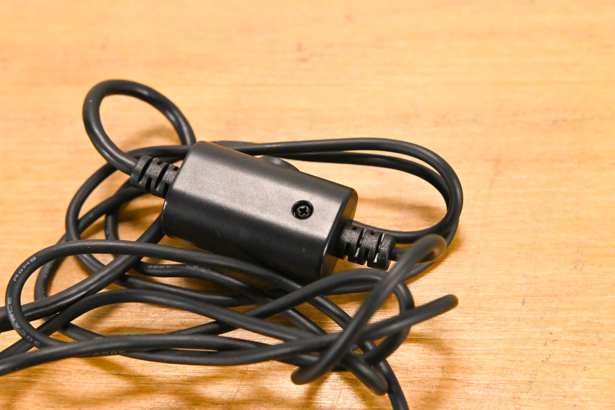 IK Multimedia iRig PowerBridge Power Source - Lightning Adapter