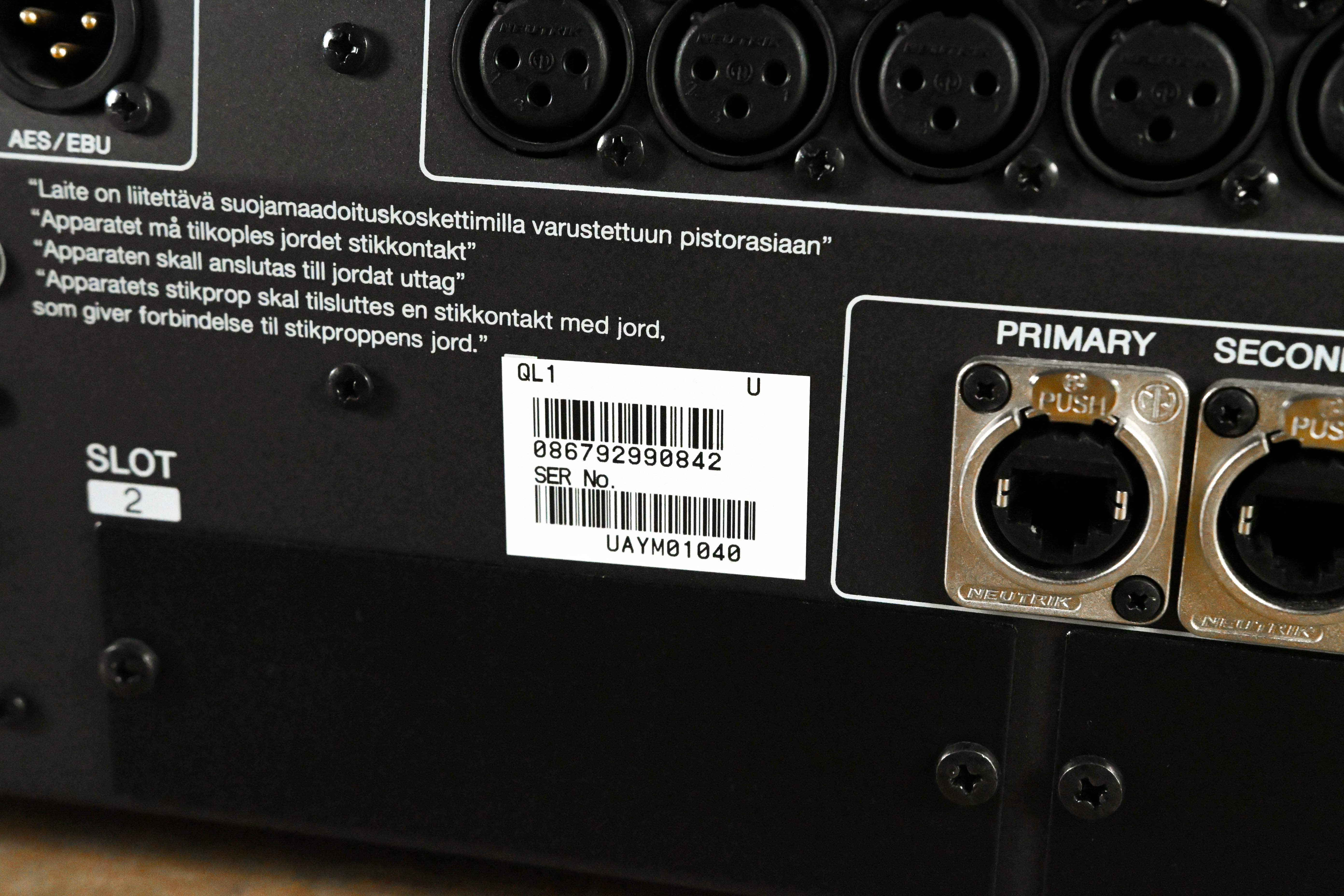 Yamaha QL1 16-Input / 8-Output Digital Mixing Console