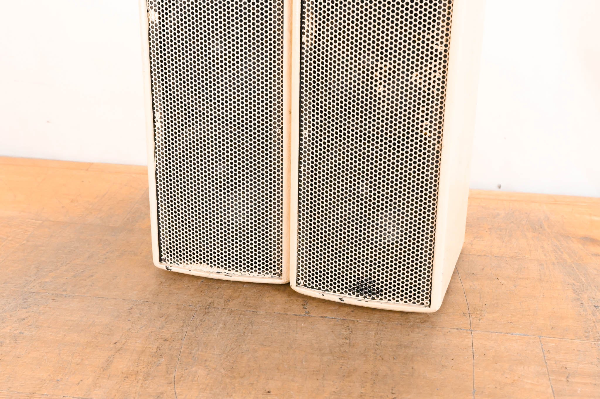 EAW UB52 Two-Way Full-Range Loudspeaker - White (PAIR)