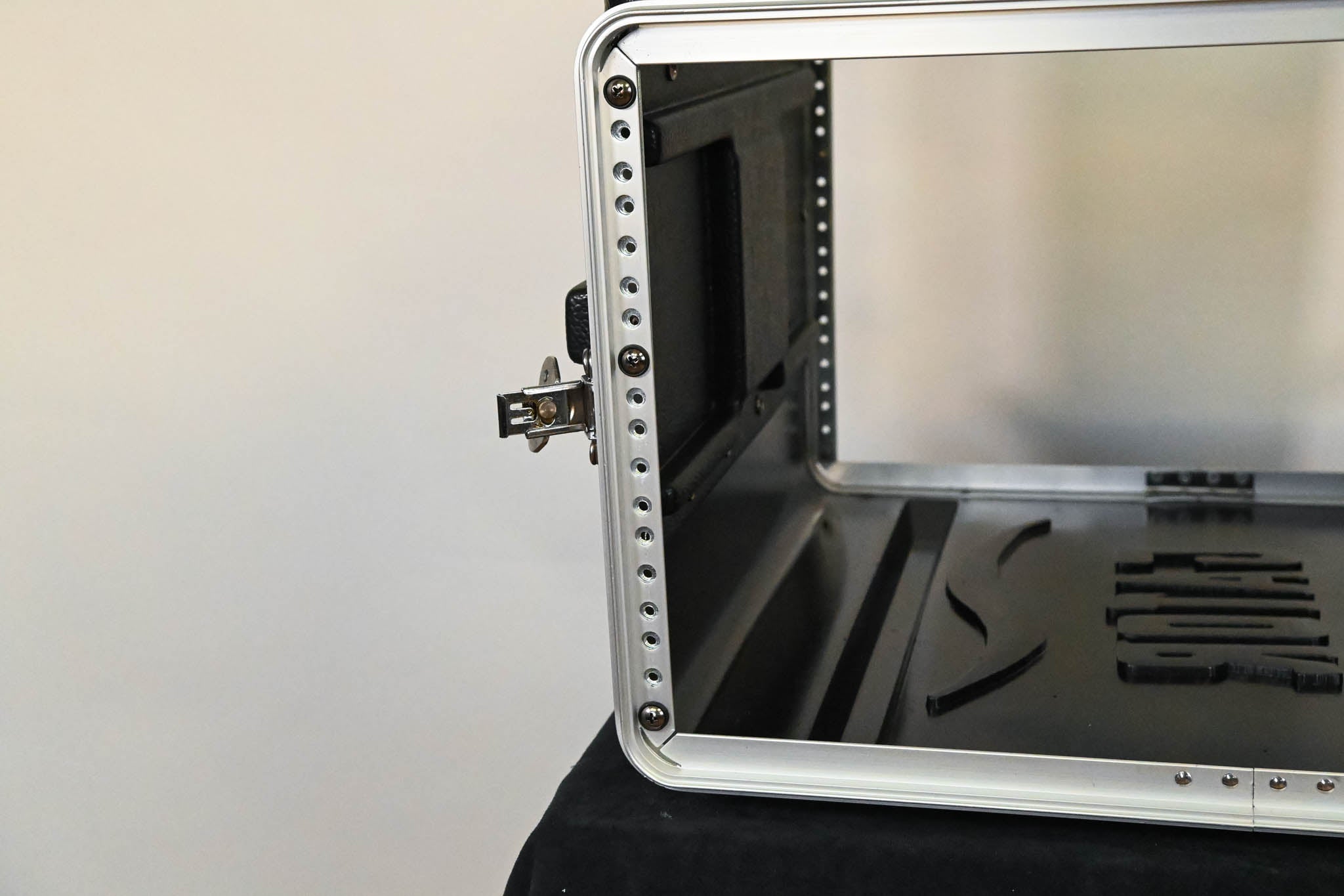 Gator Cases GRC-10X6 10U Top / 6U Front Console Audio Rack