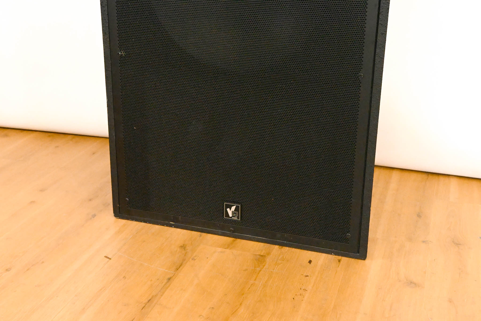 Tannoy VQNET-100 Dual 12" 1600W 3-Way Powered Loudspeaker