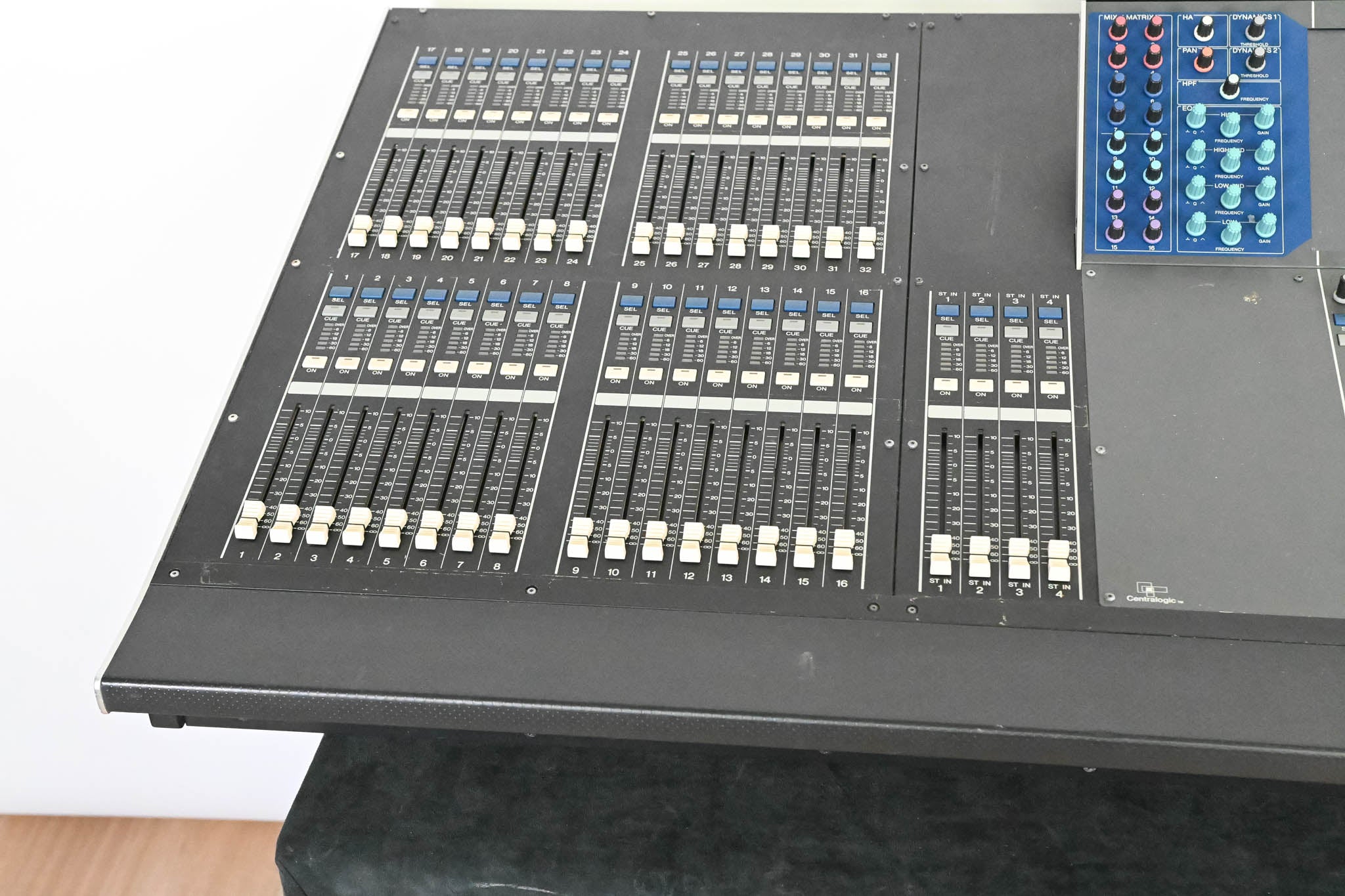 Yamaha M7CL-48 48-Channel Digital Audio Mixing Console