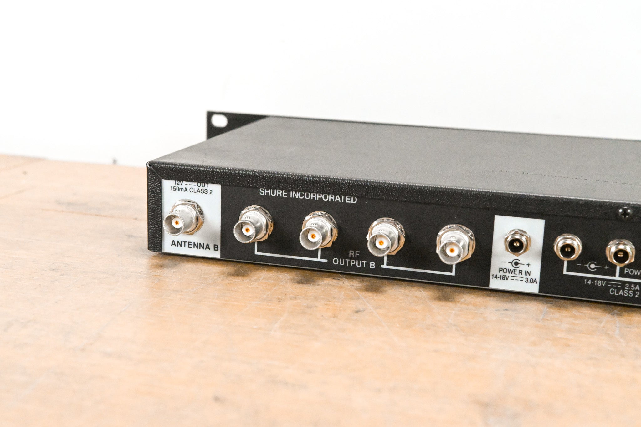 Shure UA844SWB Antenna Distribution System - 470-952 MHz (NO PSU)