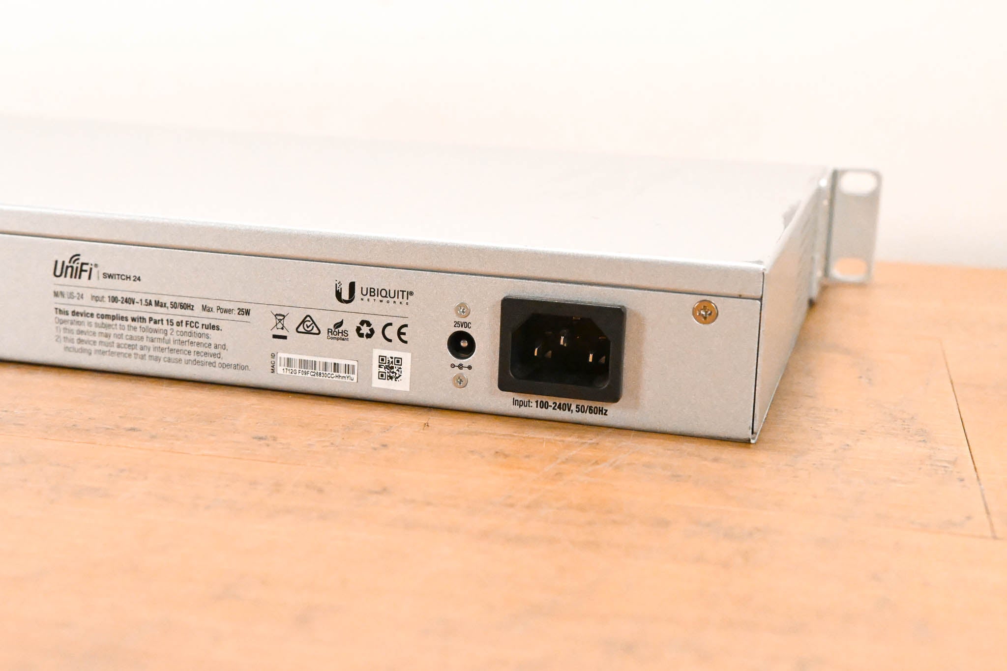 Ubiquiti UniFi US-24 Switch 24 24-Port Gigabit Ethernet Switch