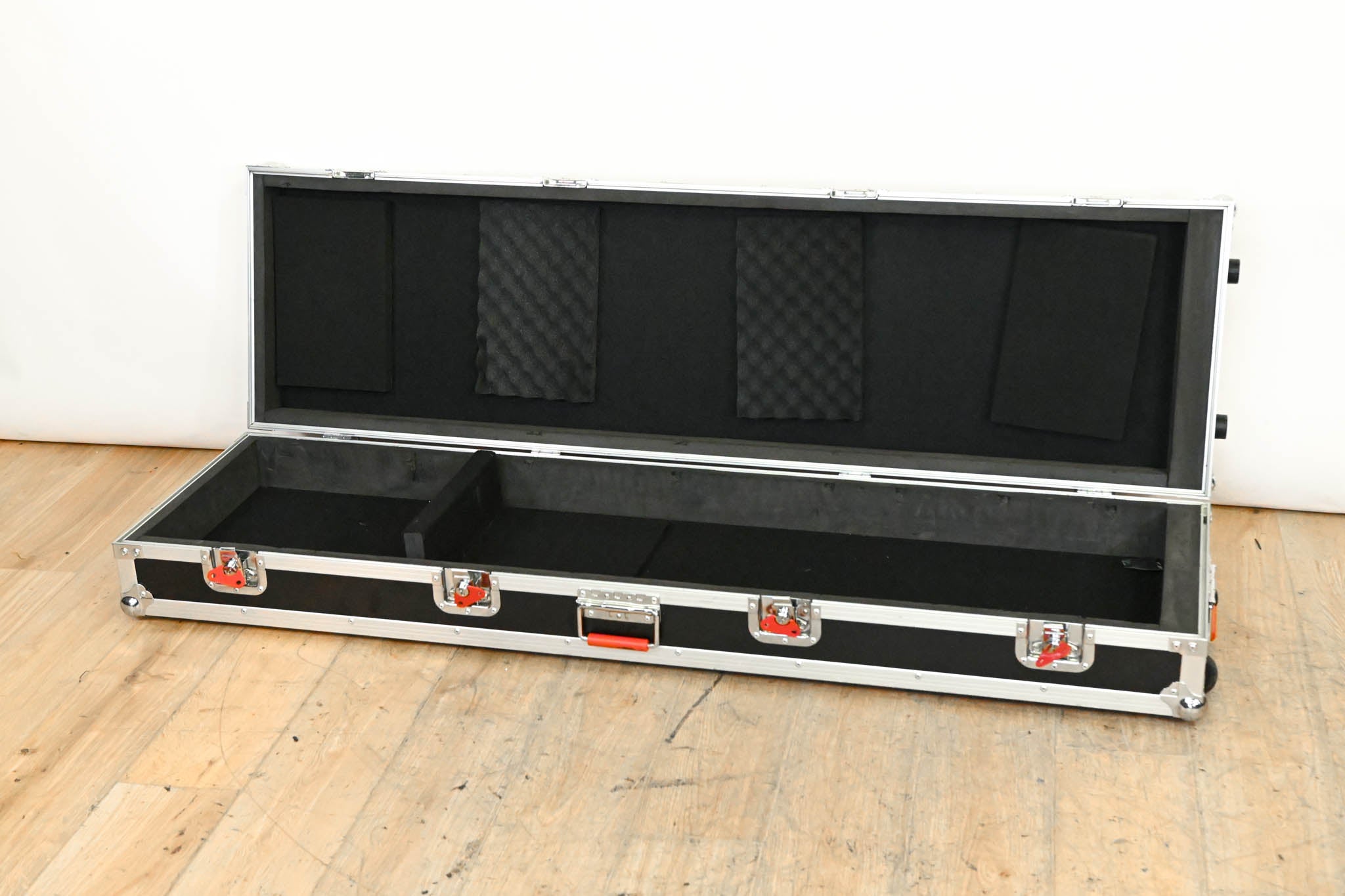 Gator Cases G-TOUR 88 88-Note Keyboard Road Case with Wheels