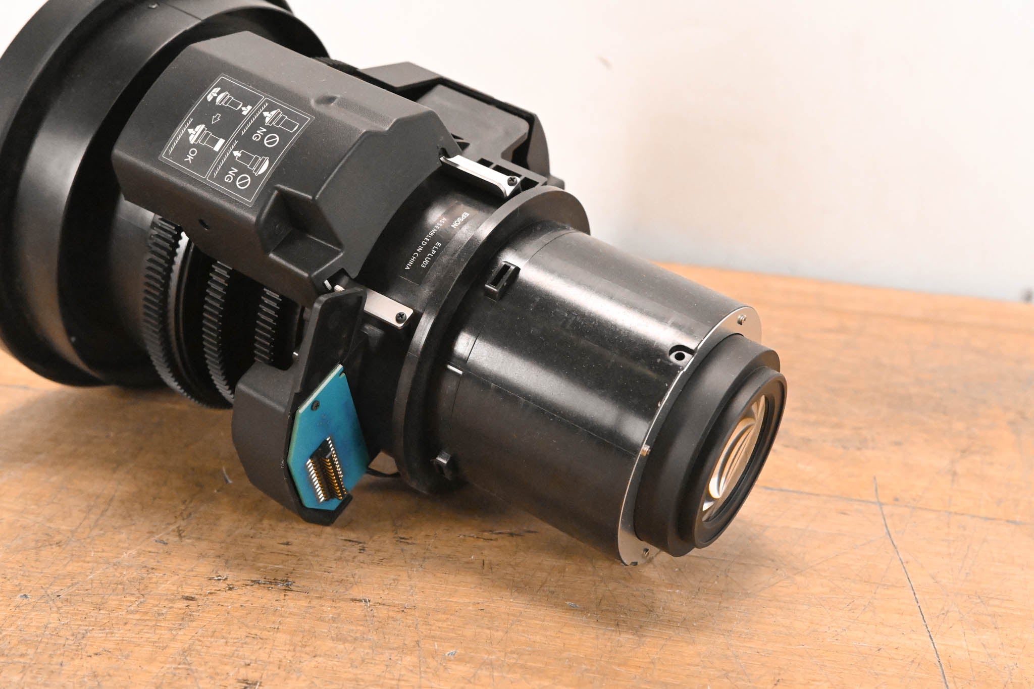 Epson ELPLU03 Wide Short Throw Zoom Lens #1