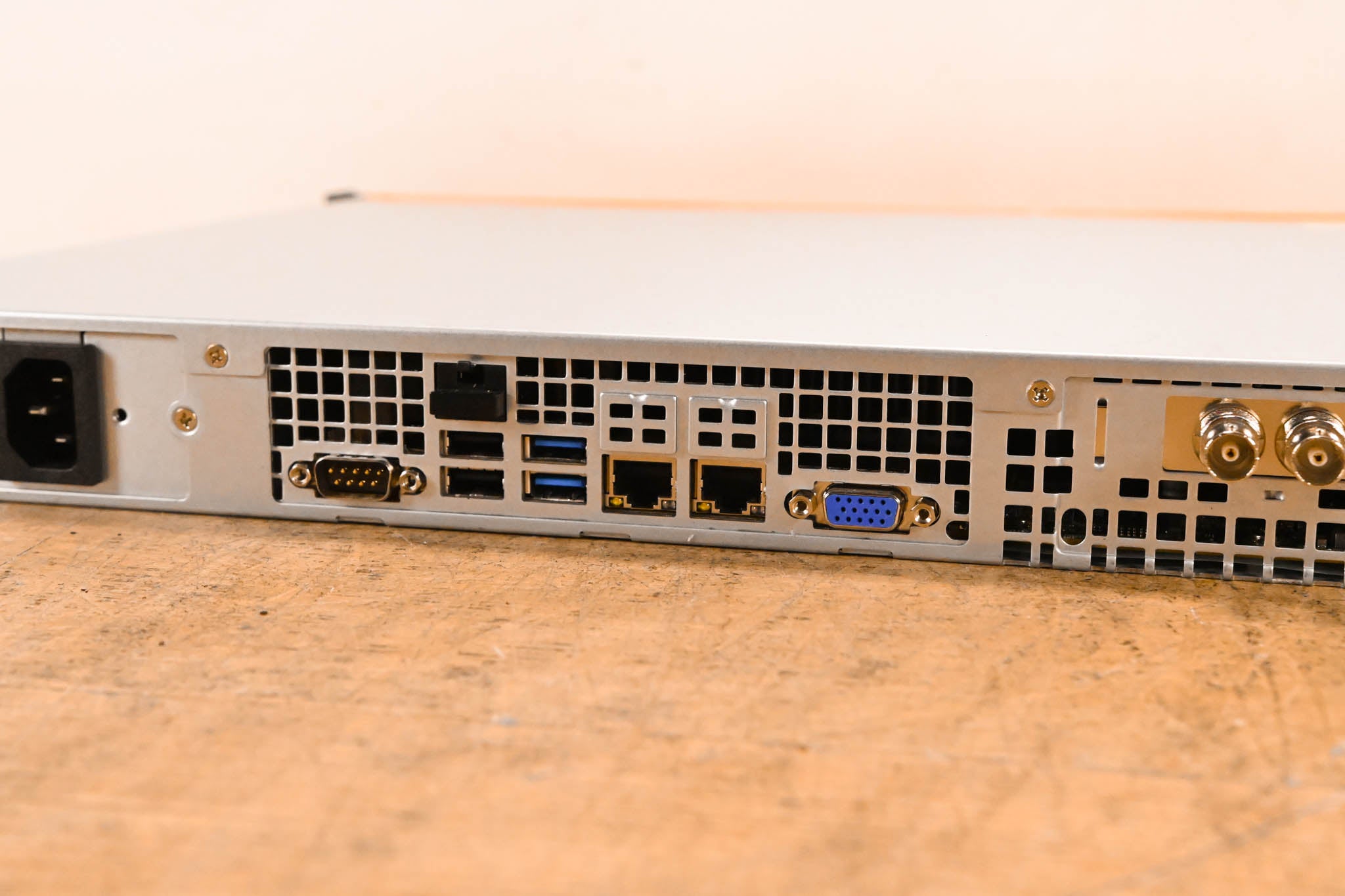 LiveU LU2000 Dual HD Output Decoder Server