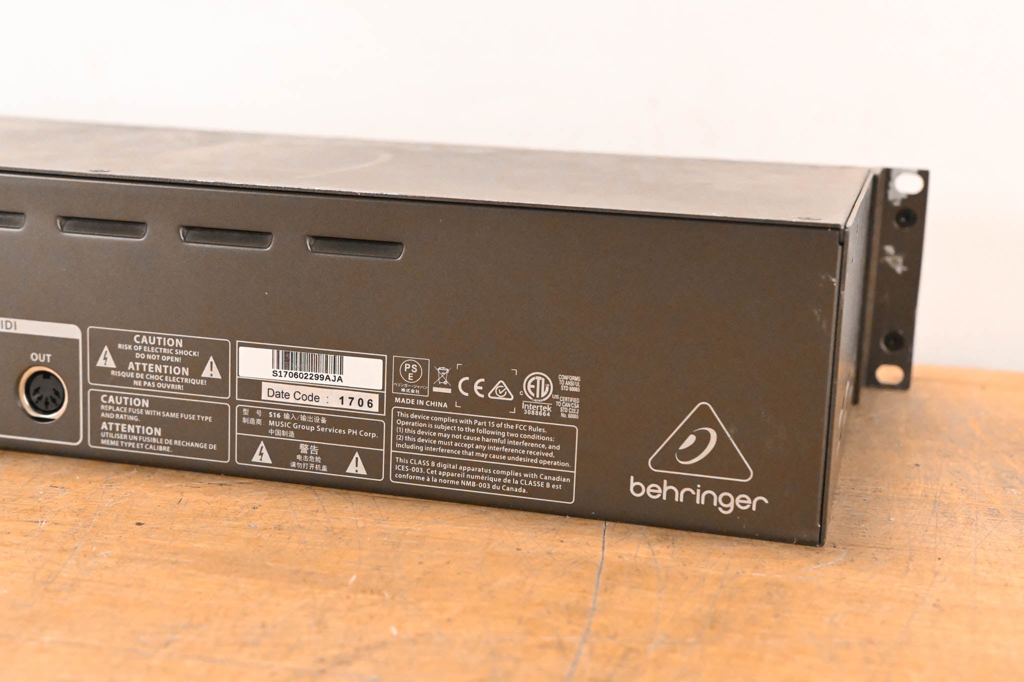 Behringer S16 16 x 8 Digital Stage Box