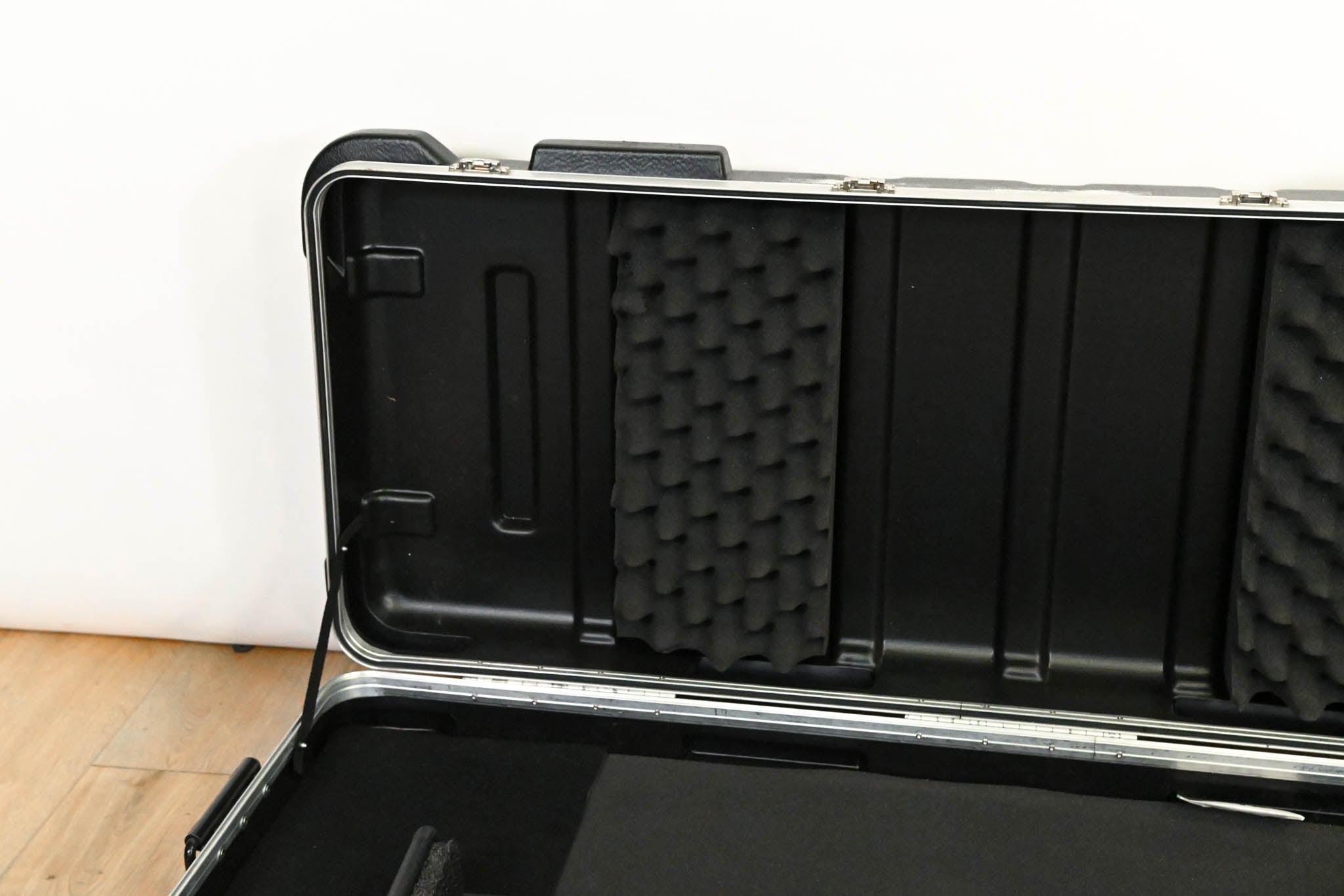 SKB 1SKB-4214W 61-key ATA Keyboard Carrying Case with Wheels