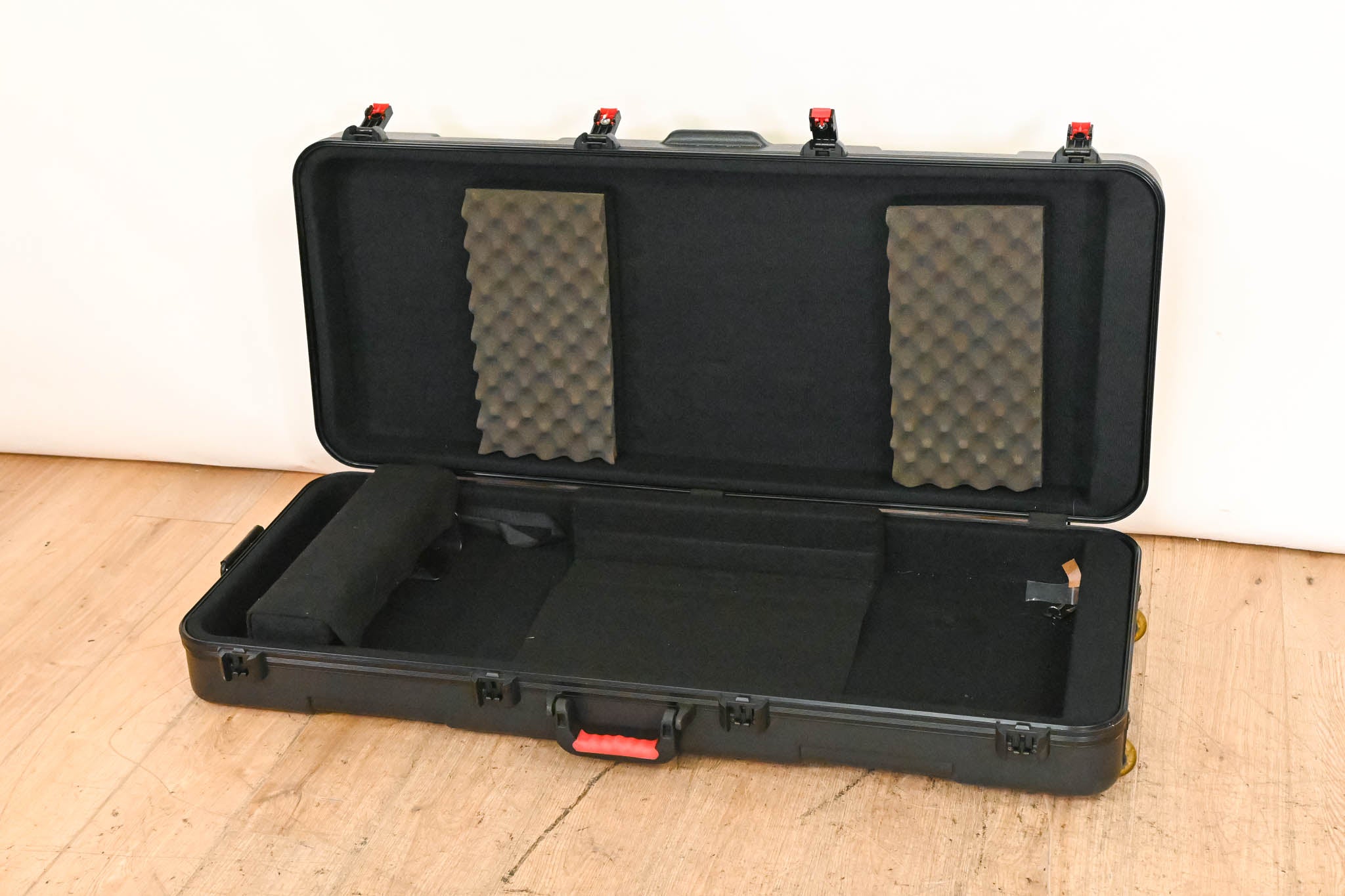 Gator Cases TSA Series 61 Key ATA Keyboard Case with Wheels