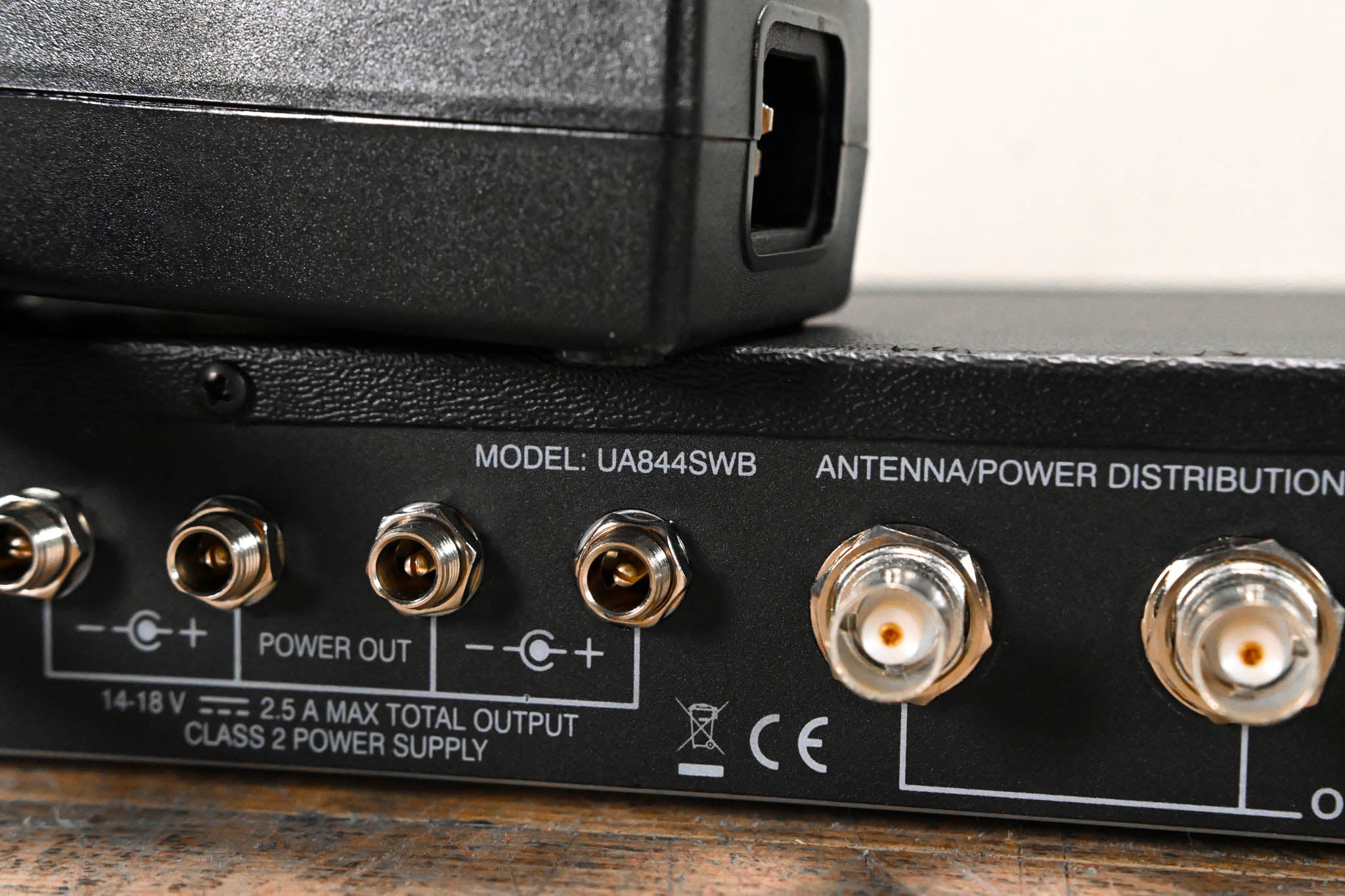 Shure UA844SWB Antenna Distribution System - 470-952 MHz