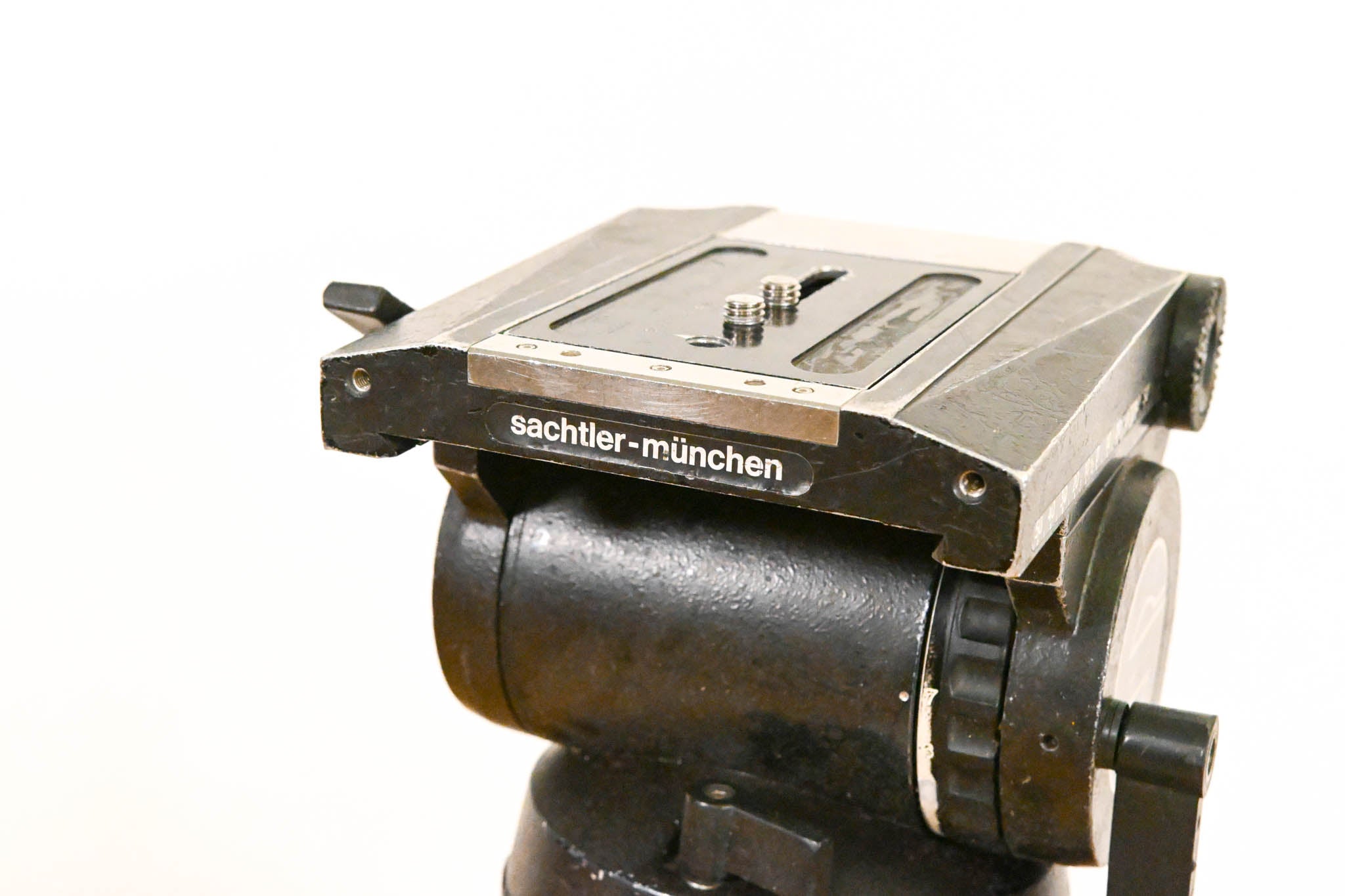 Sachtler 100mm Fluid Head w/ 5151 1-Stage Aluminum Tripod & Spreader