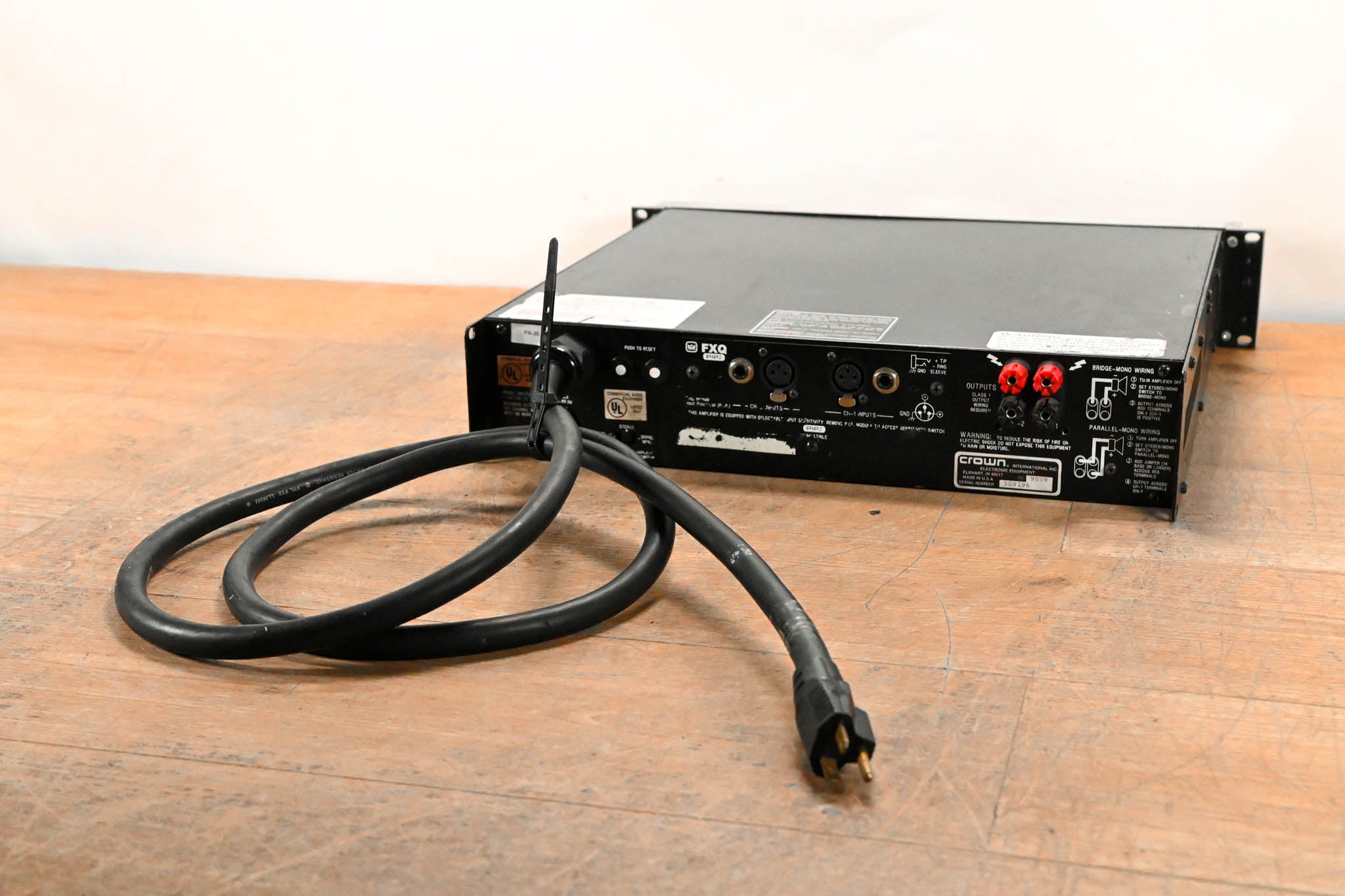 Crown Macro-Tech 2402 2-Channel Power Amplifier