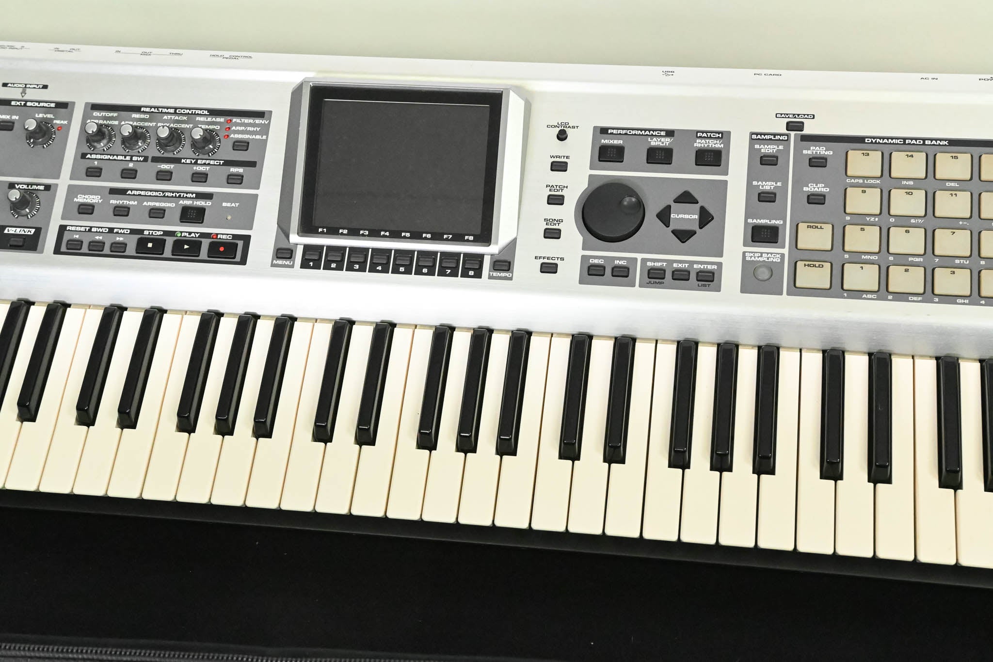 Roland Fantom-X7 76-Key Keyboard Workstation with Gator Case CG01JZ2