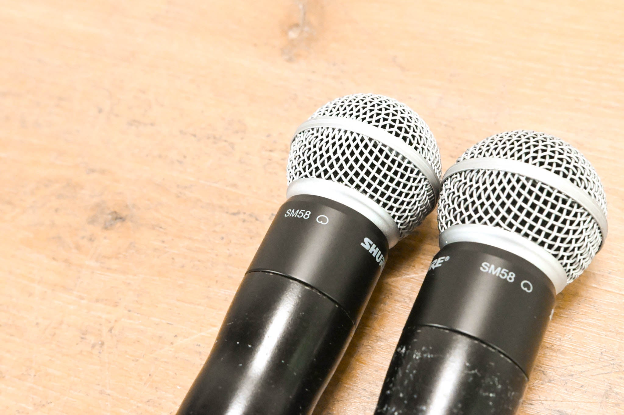 Shure UR4D Wireless Receiver w/ two UR2/SM58 Handheld Mics - L3 Band