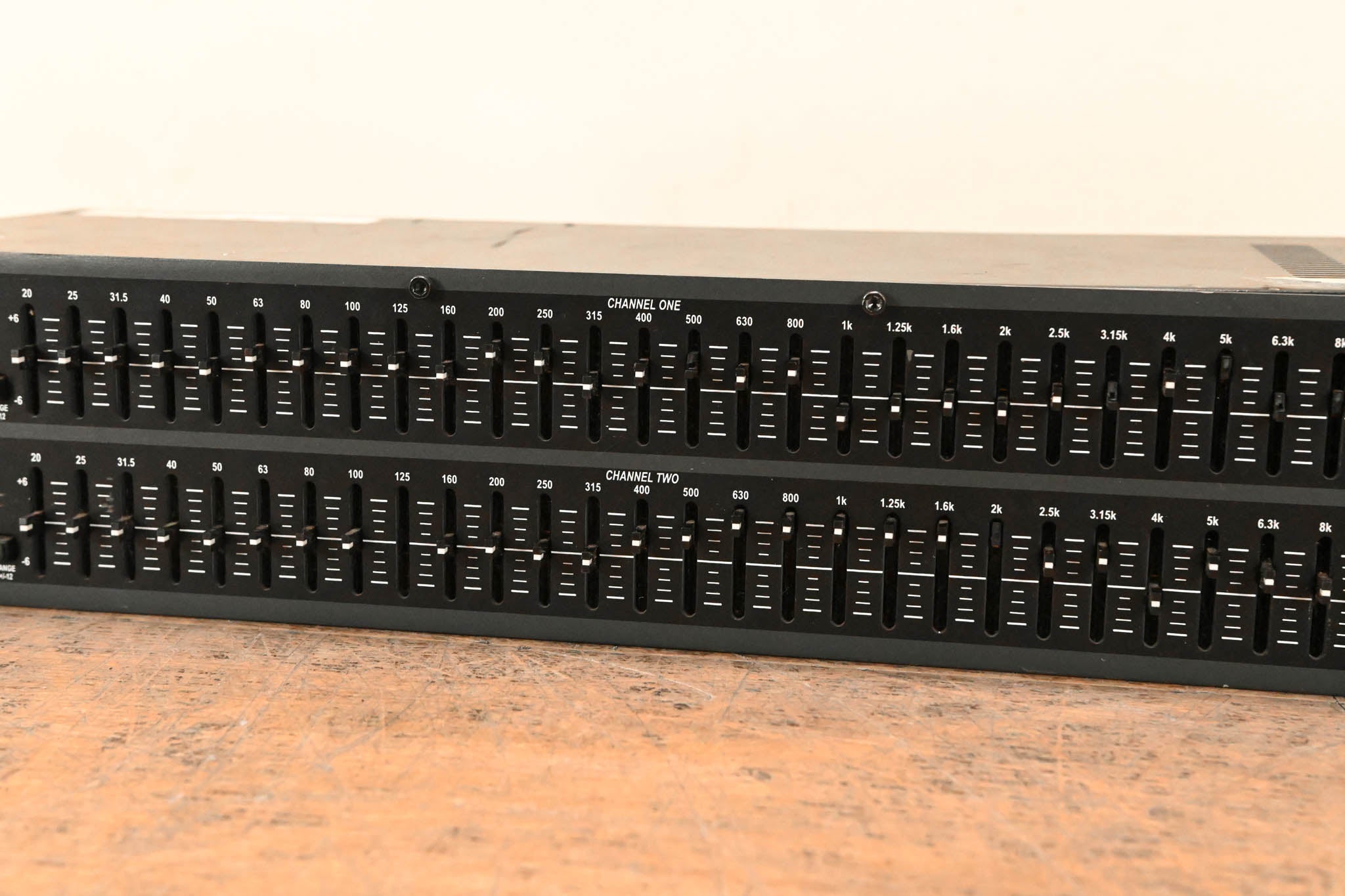 dbx 231 Dual-Channel 31-Band Graphic Equalizer CG01L74