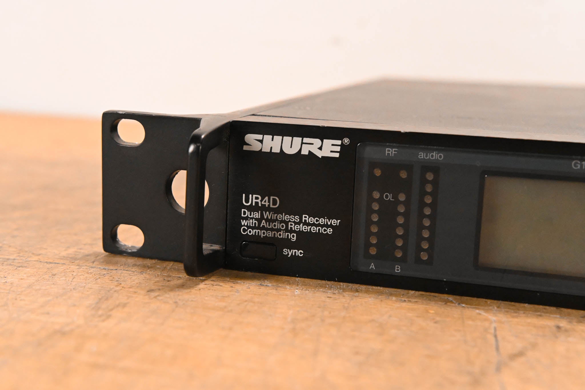 Shure UR4D Dual Wireless Receiver - G1 Band - 470-530 MHz