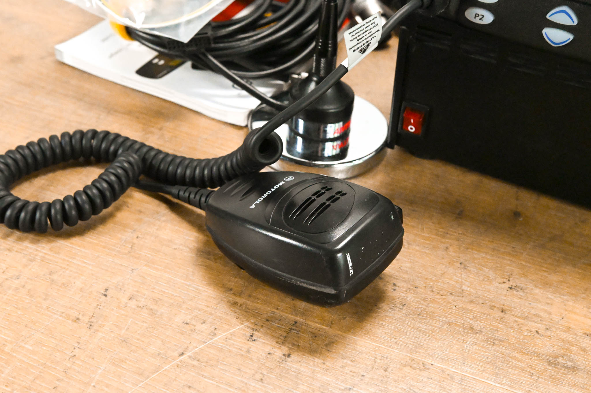 Motorola CDM-1250 Radio Base Station w/ Astron SS-25CDM Enclosure & Mic
