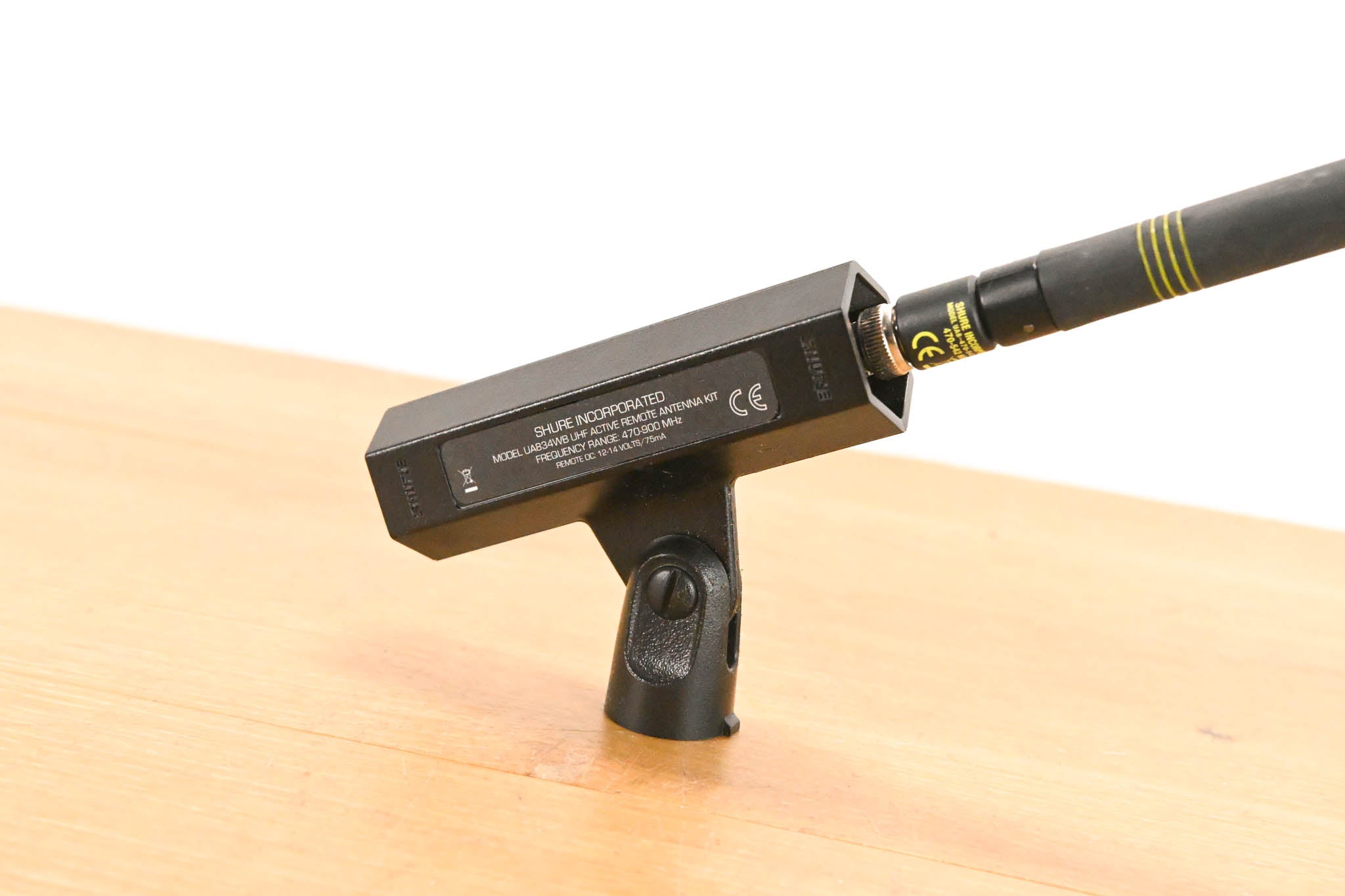 Shure UA834WB In-Line Antenna Amplifier with Stand - 470-900 MHz