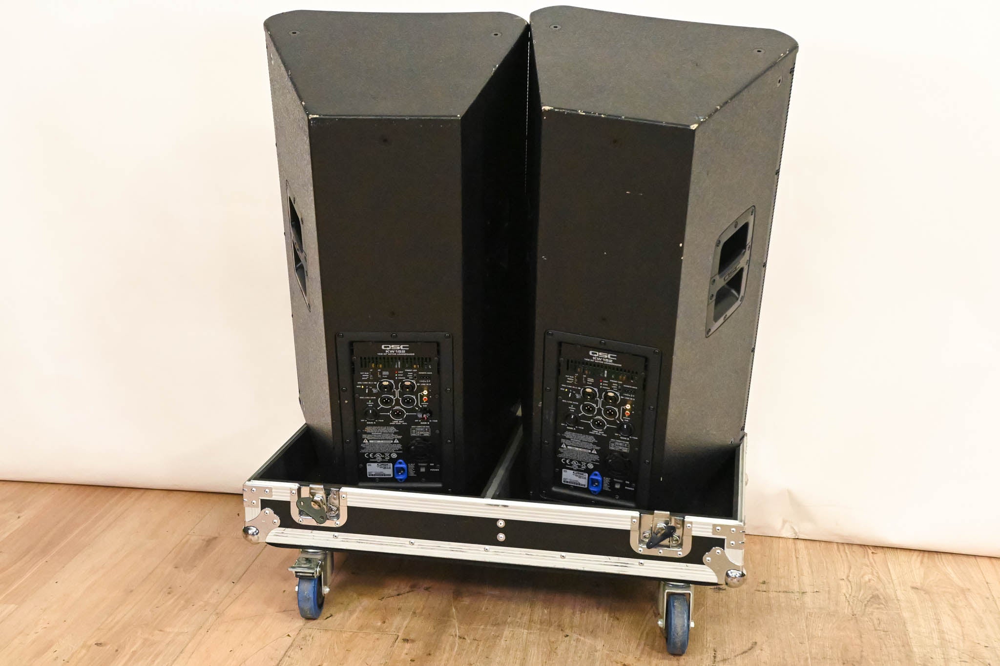 QSC KW152 Active 15" 2-Way Powered Speaker (PAIR) with Road Case