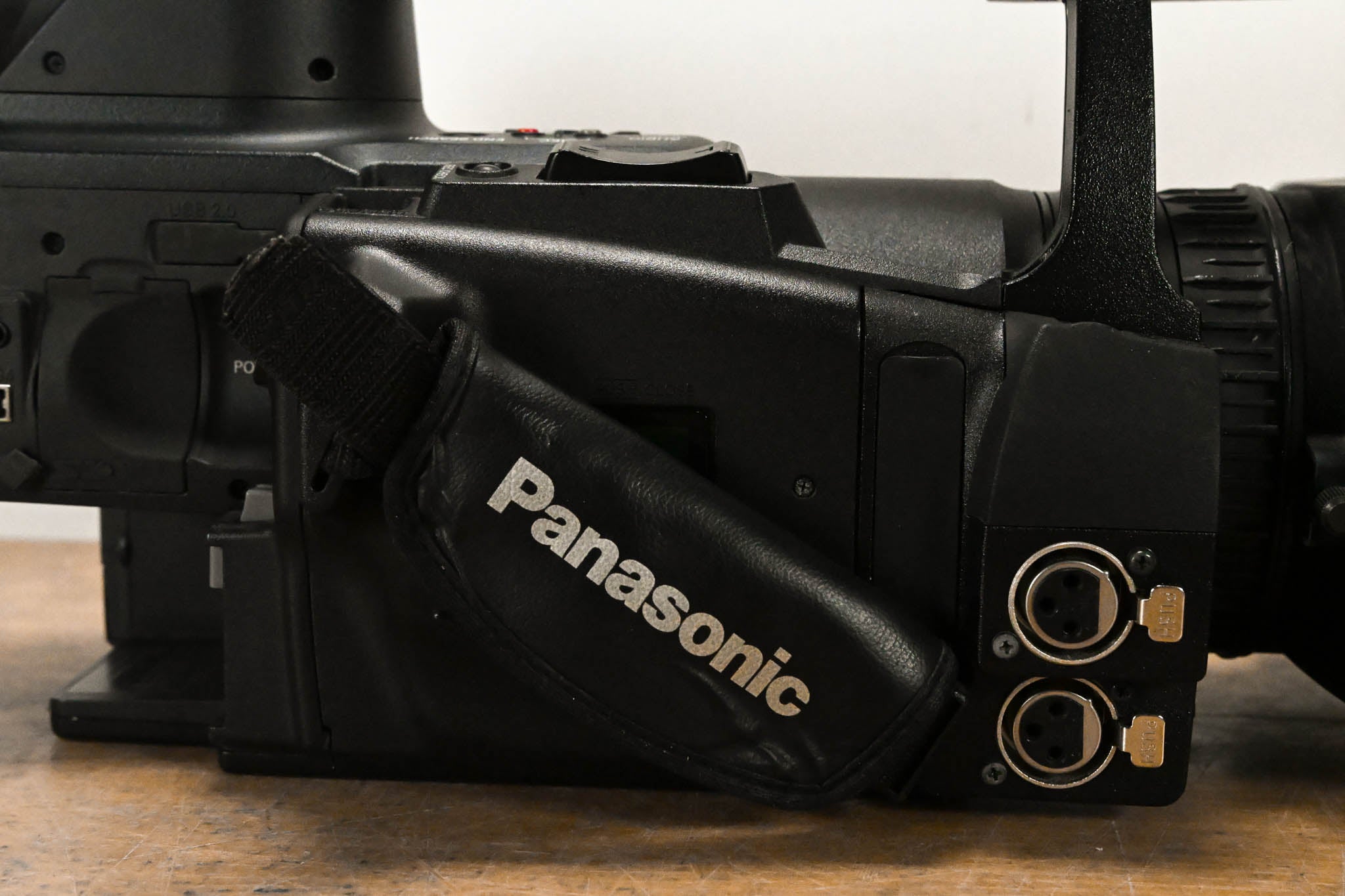 Panasonic AG-HVX200P 3-CCD P2/DVCPRO HD Format Camcorder