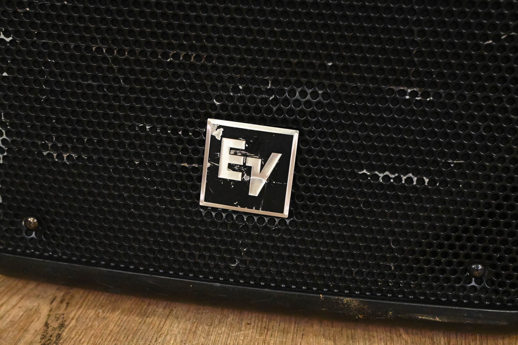 Electro-Voice (EV) ZX5-60 15" Passive 600W Speaker (PAIR) w/ Road Case