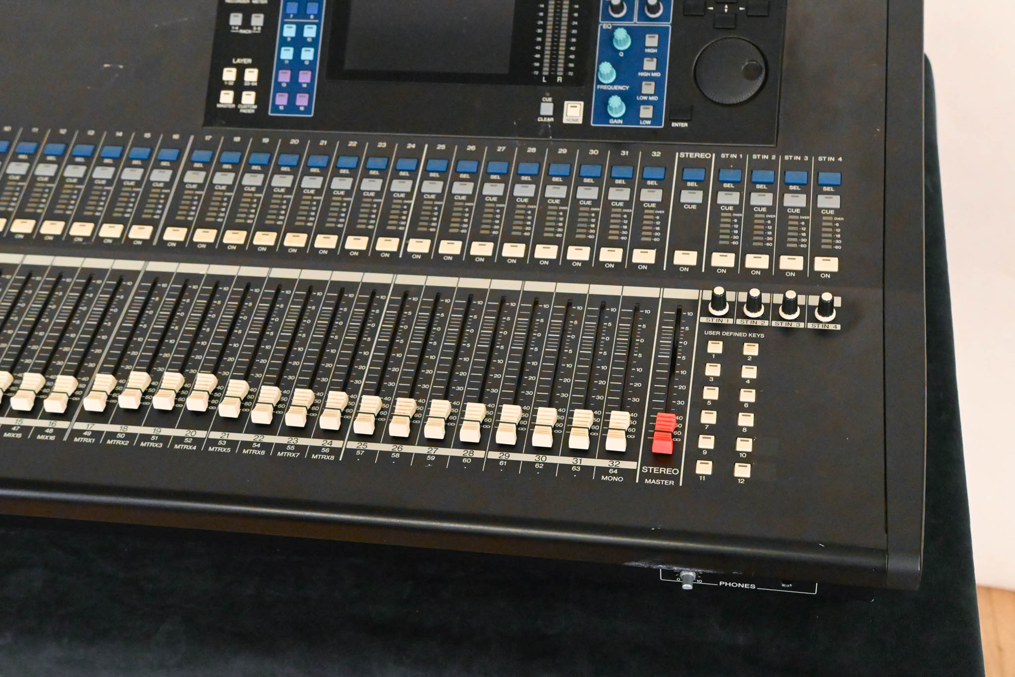 Yamaha LS9-32 32-Input Digital Mixing Console