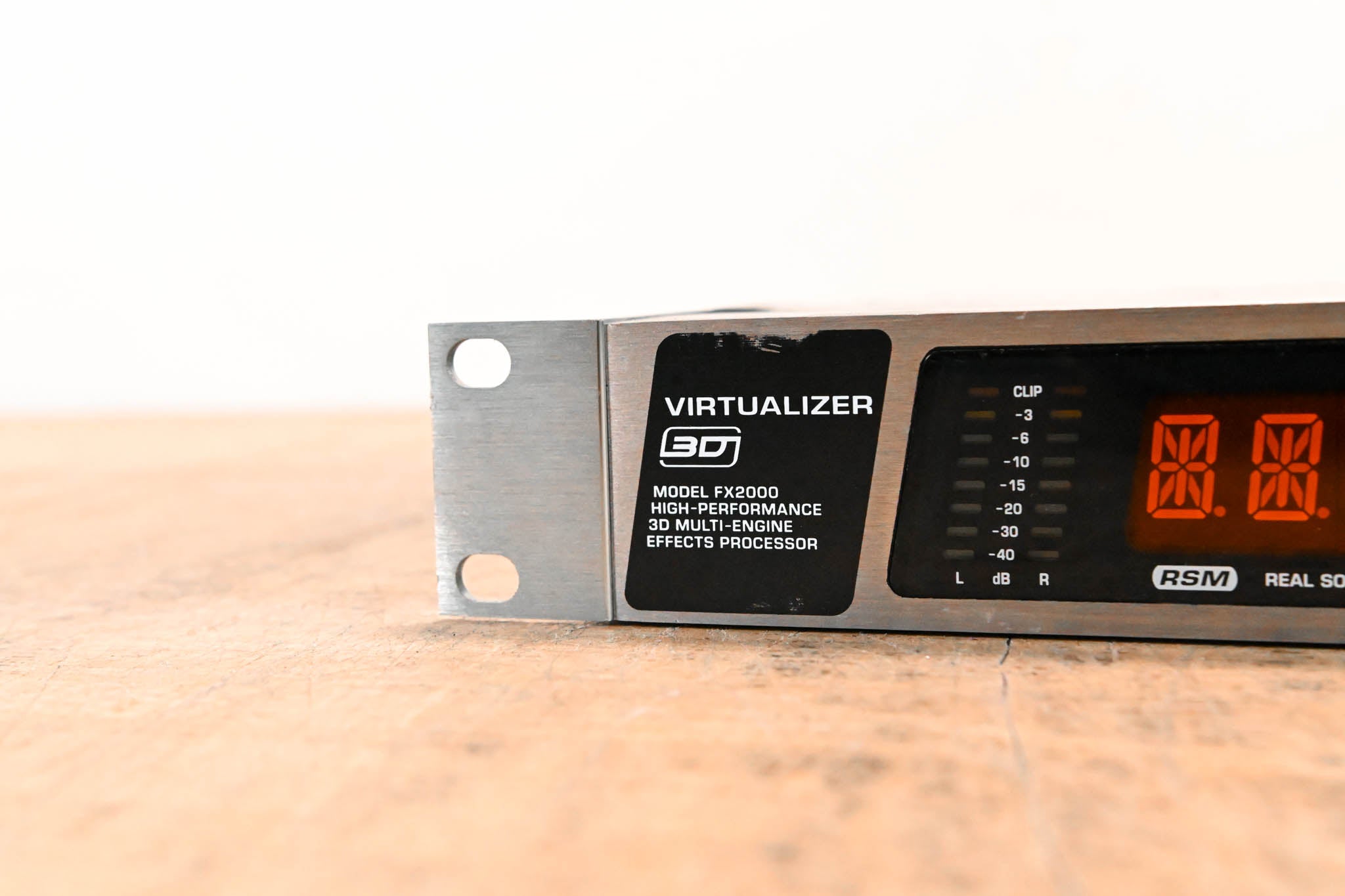Behringer VIRTUALIZER 3D FX2000 3D Multi-Engine Effects Processor