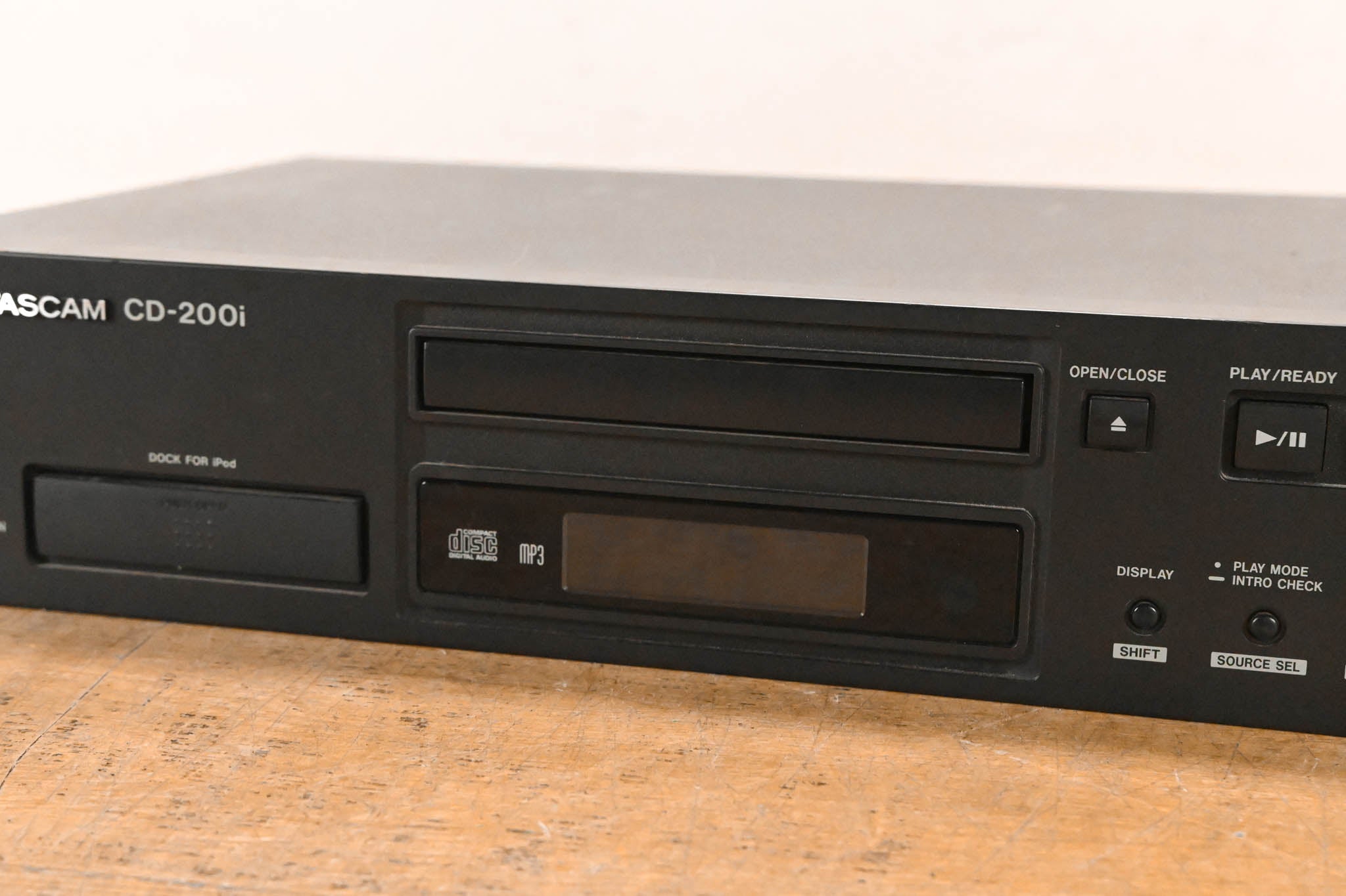 TASCAM CD-200i Rackmountable CD Player with iPod Dock