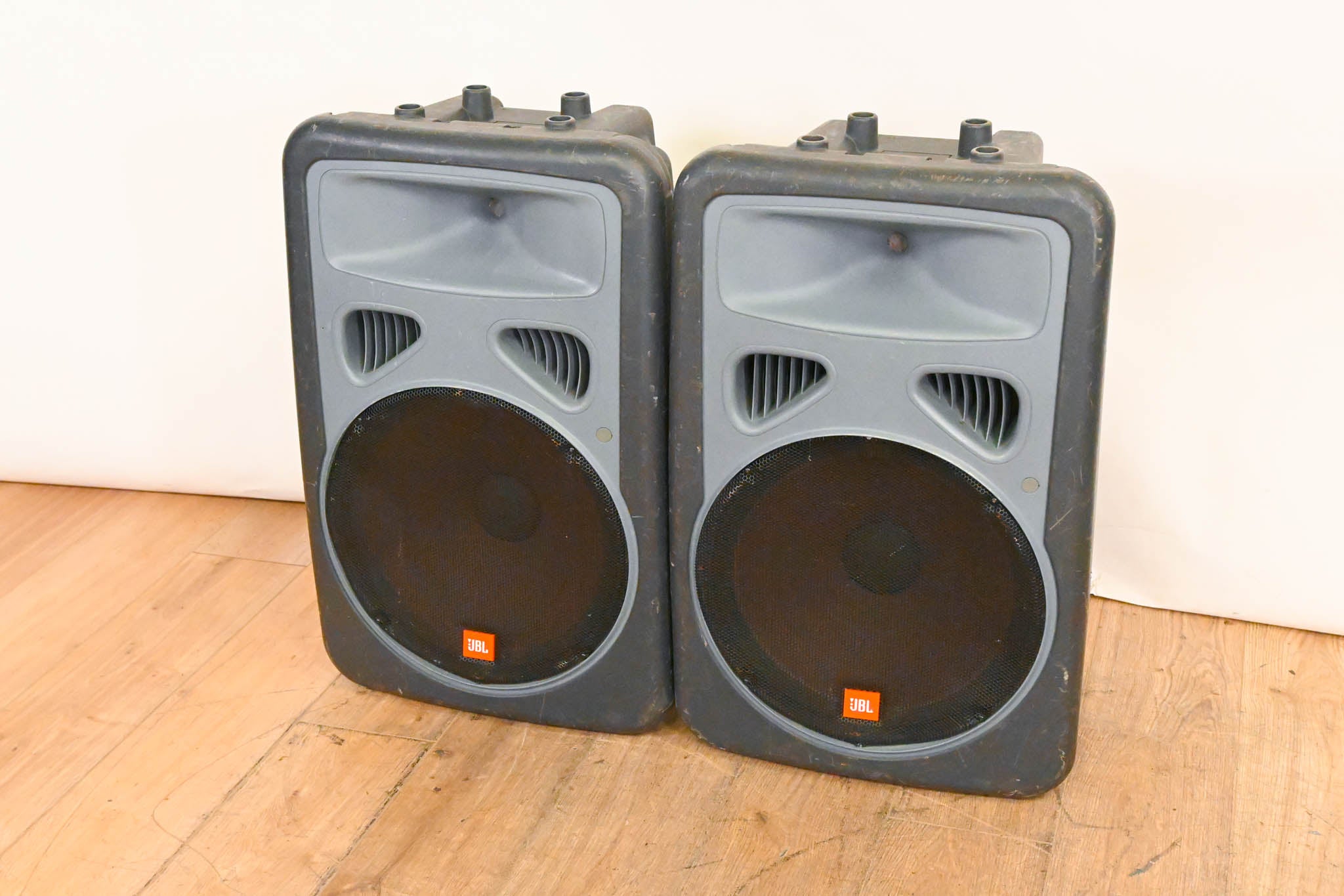 JBL EON15 15″ 2-Way Passive Loudspeaker/Stage Monitor (PAIR)