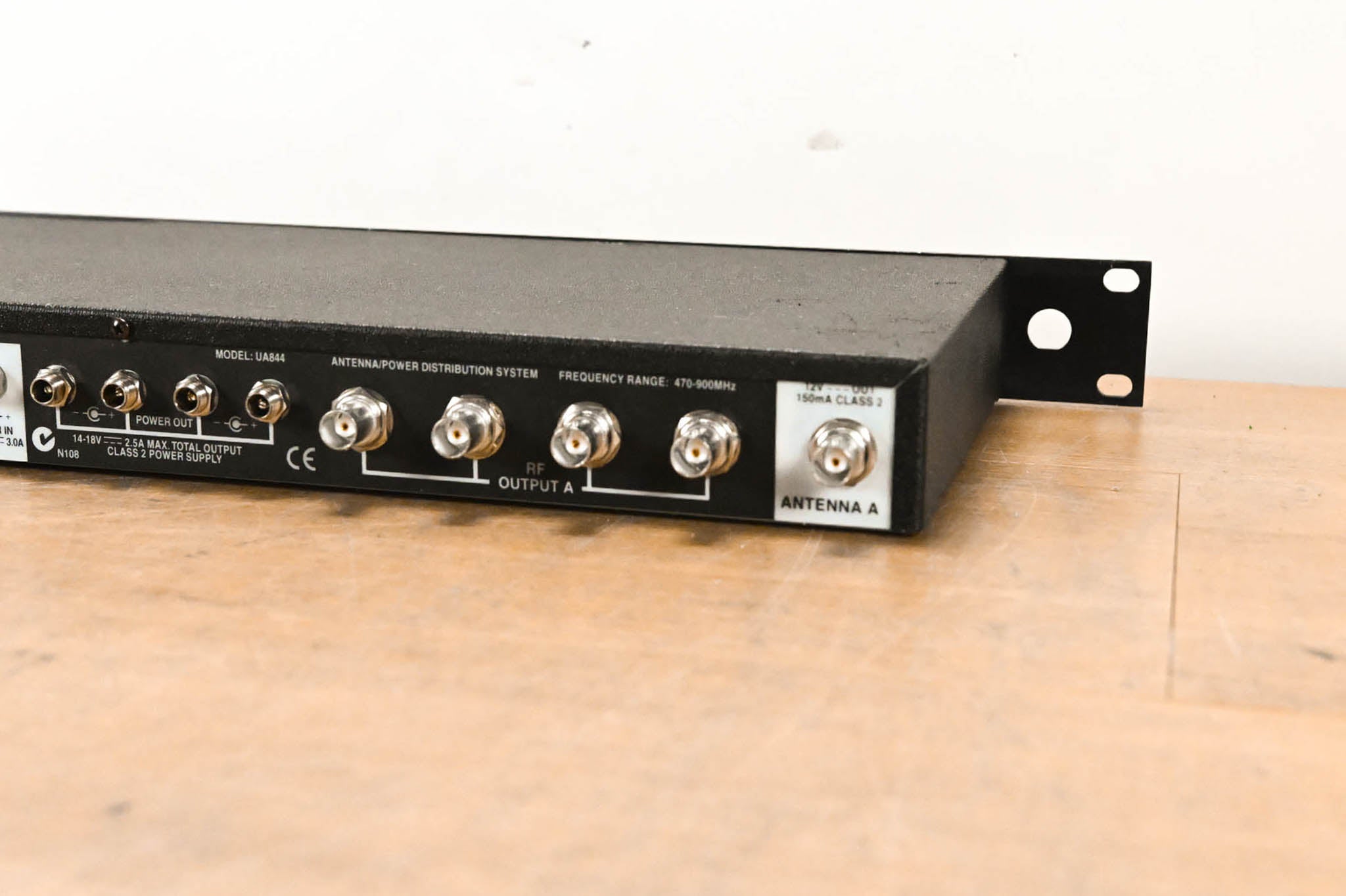 Shure UA844US Wideband UHF Antenna and Power Distributor (NO PSU)