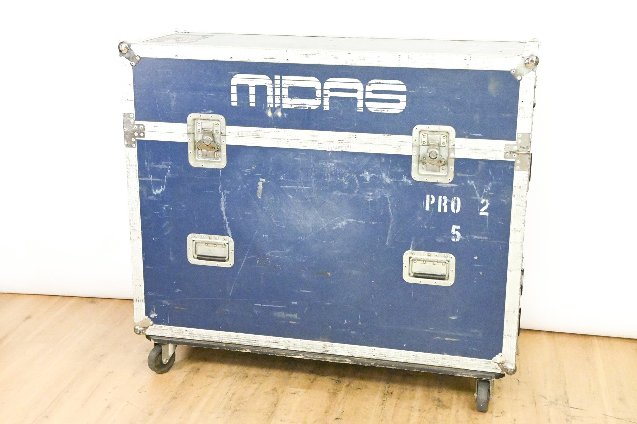 Midas PRO2 Live Digital Audio Mixing Console with Flight Case