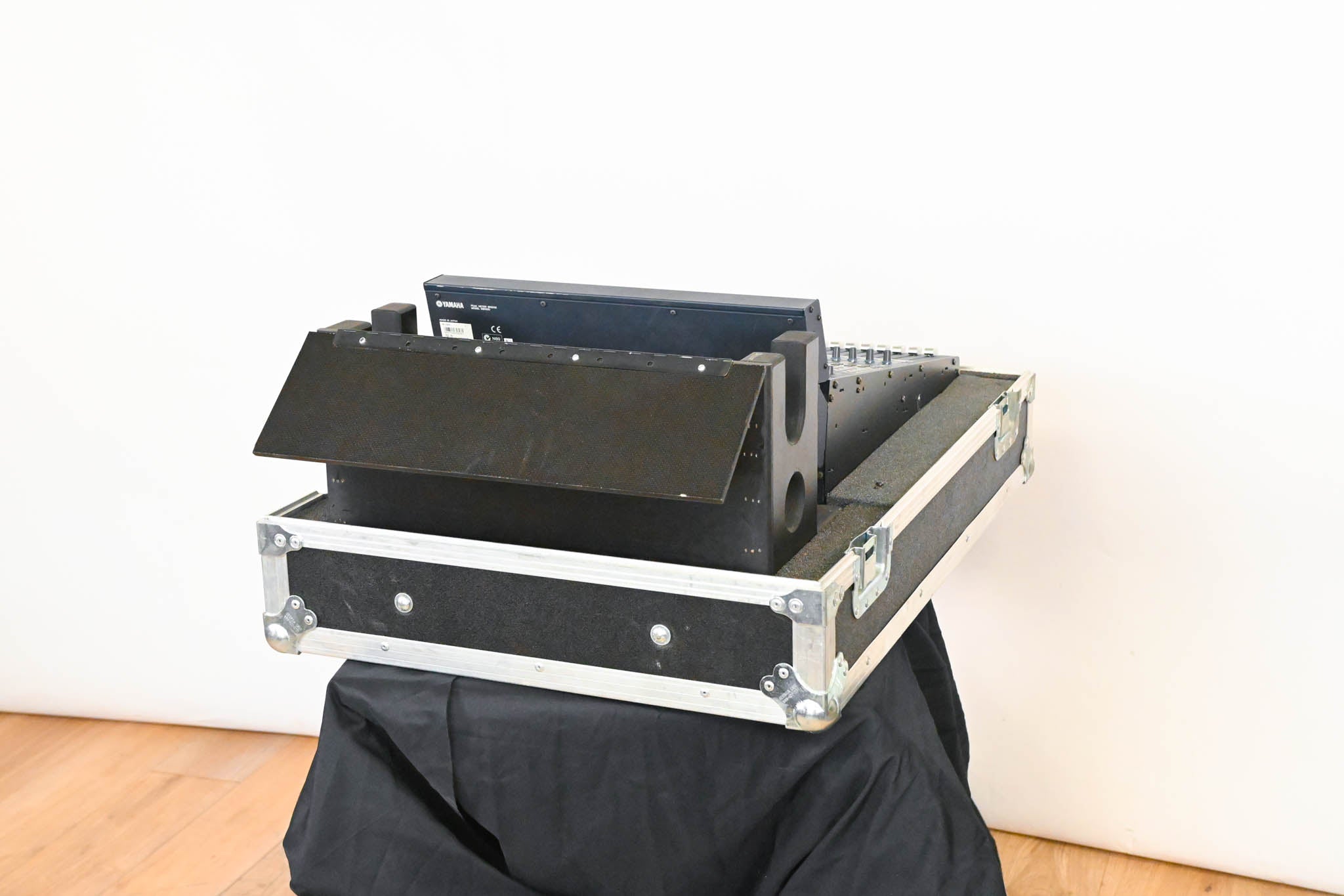 Yamaha DM1000 48-Channel Digital Audio Mixing Console w/ Road Case