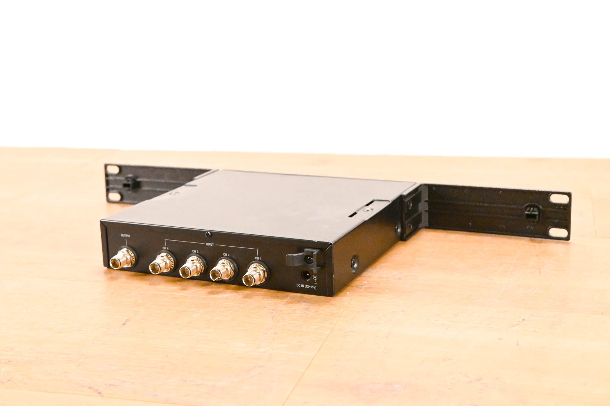 Mipro AD-808 UHF 4-Channel Antenna Combiner 470-960 MHz (NO PSU)