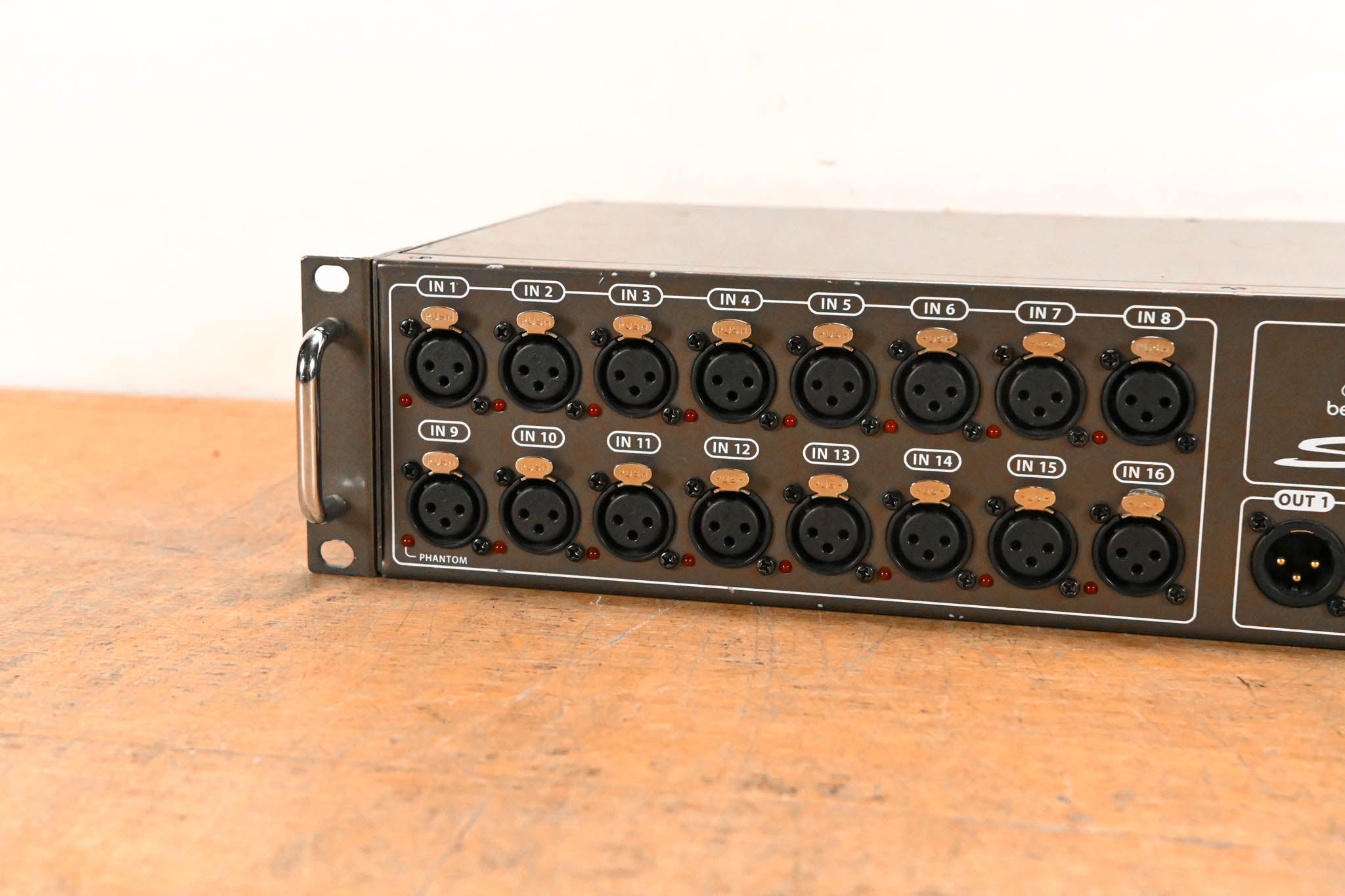 Behringer S16 16 x 8 Digital Stage Box