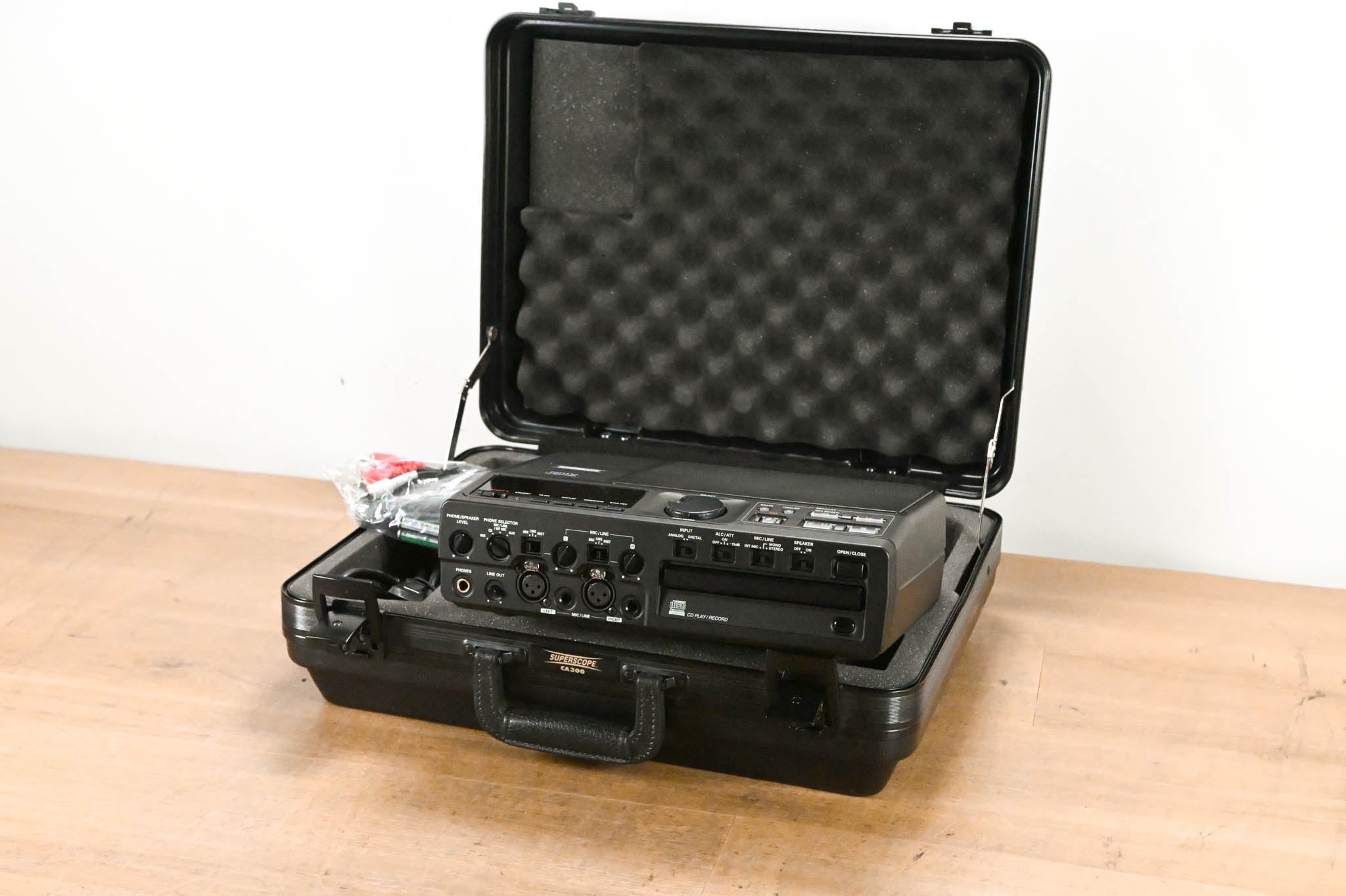 Superscope PSD330 Compact CD Player/Recorder with CA300 Carrying Case