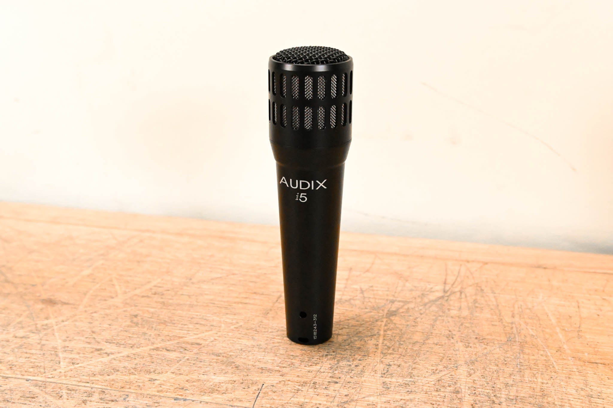 Audix i5 Cardioid Dynamic Instrument Microphone w/ CabGrabber Mic Clamp