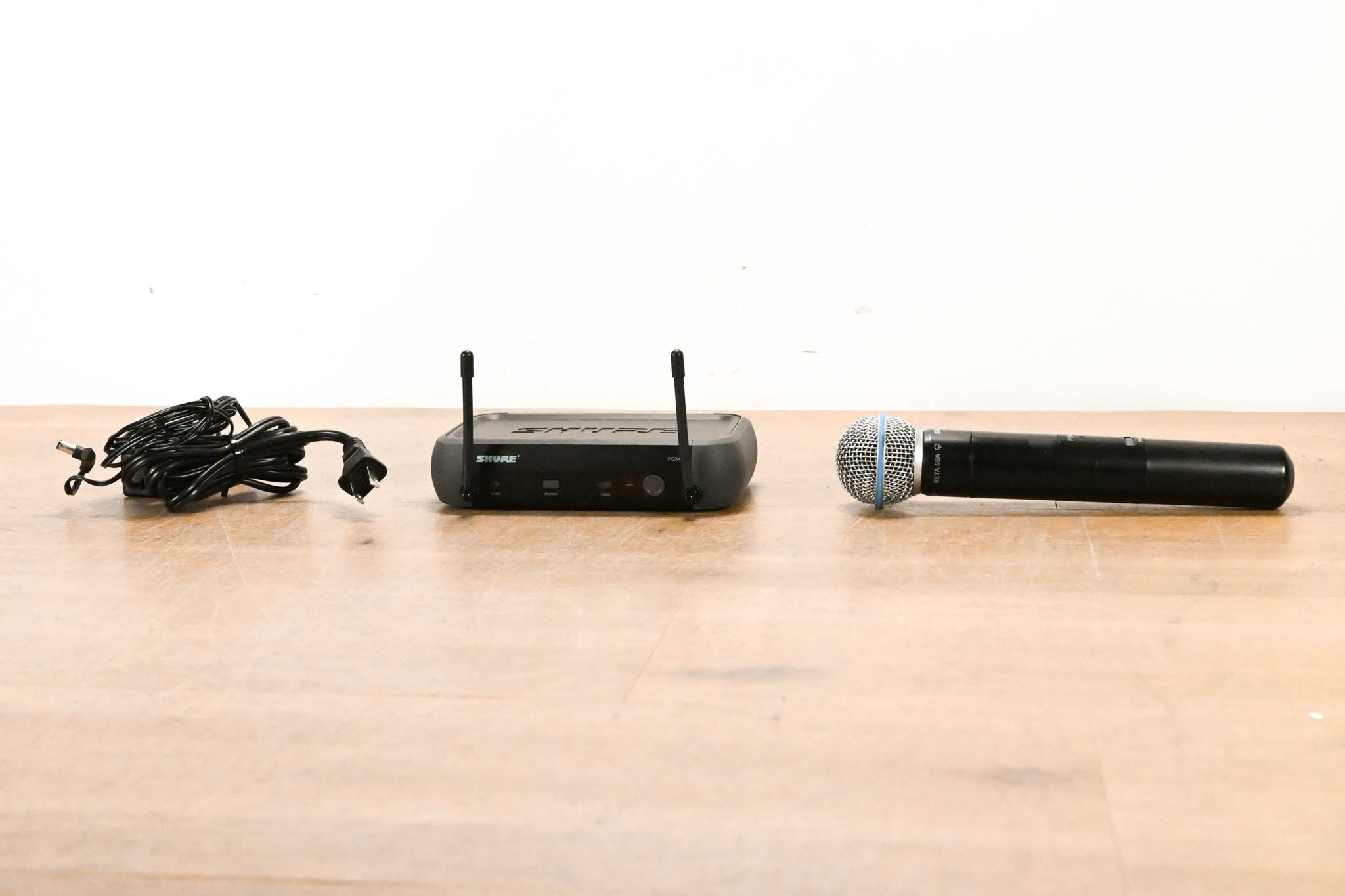 Shure PGX24/BETA58A Handheld Wireless System - L5 Band: 644-662 MHz