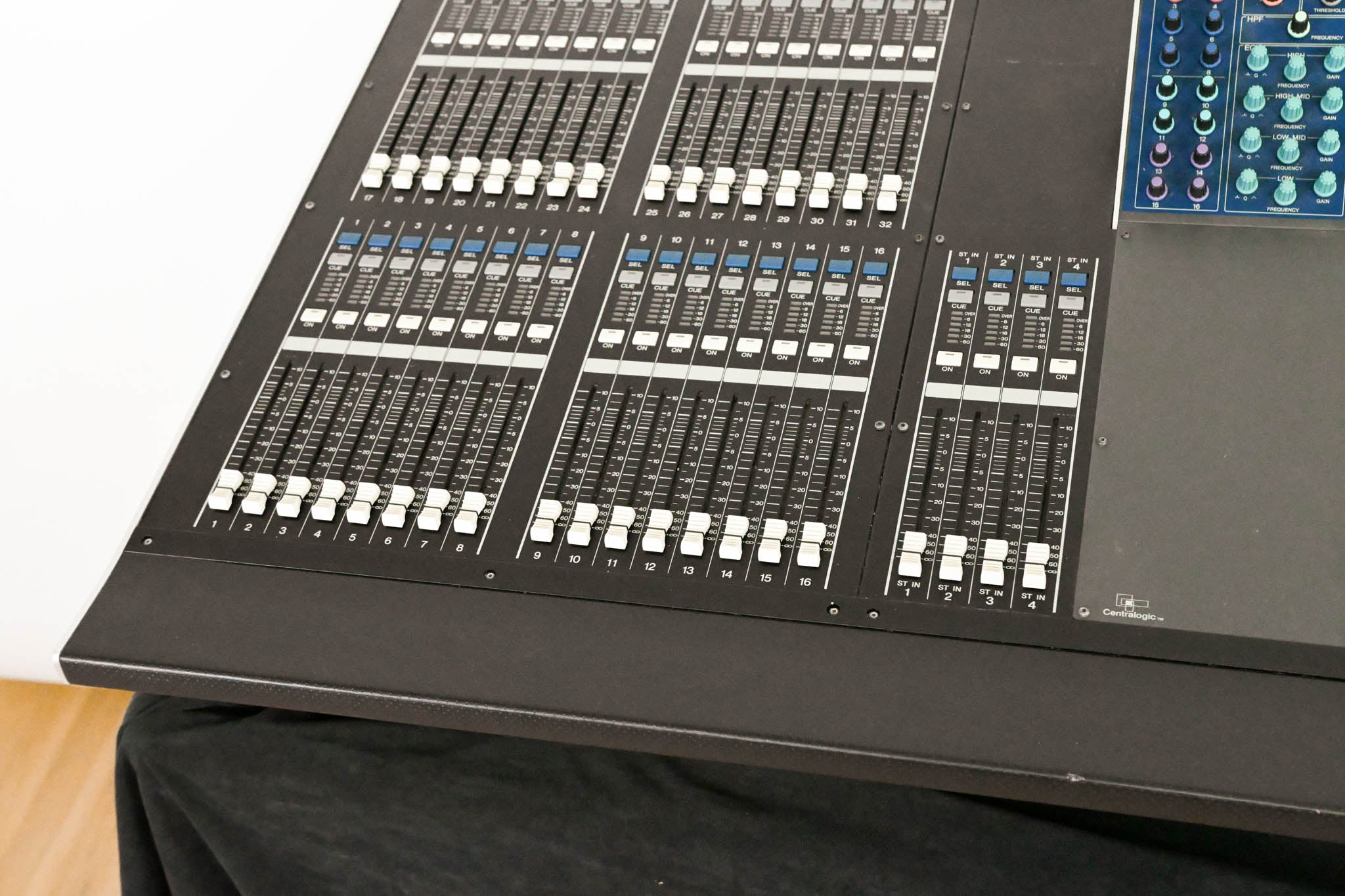 Yamaha M7CL-48 48-Channel Digital Audio Mixing Console