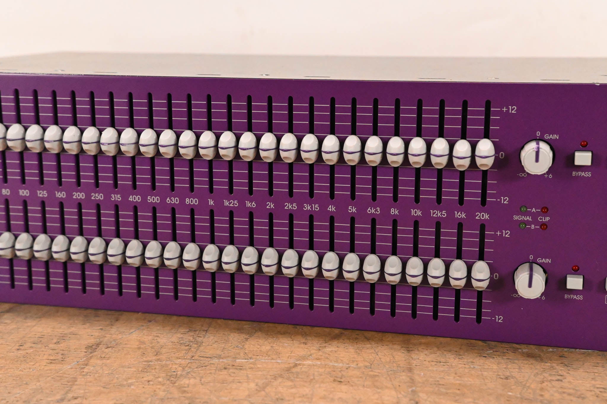 Klark Teknik SQ1G Square ONE Graphic 2-Channel 30-Band Graphic Equalizer