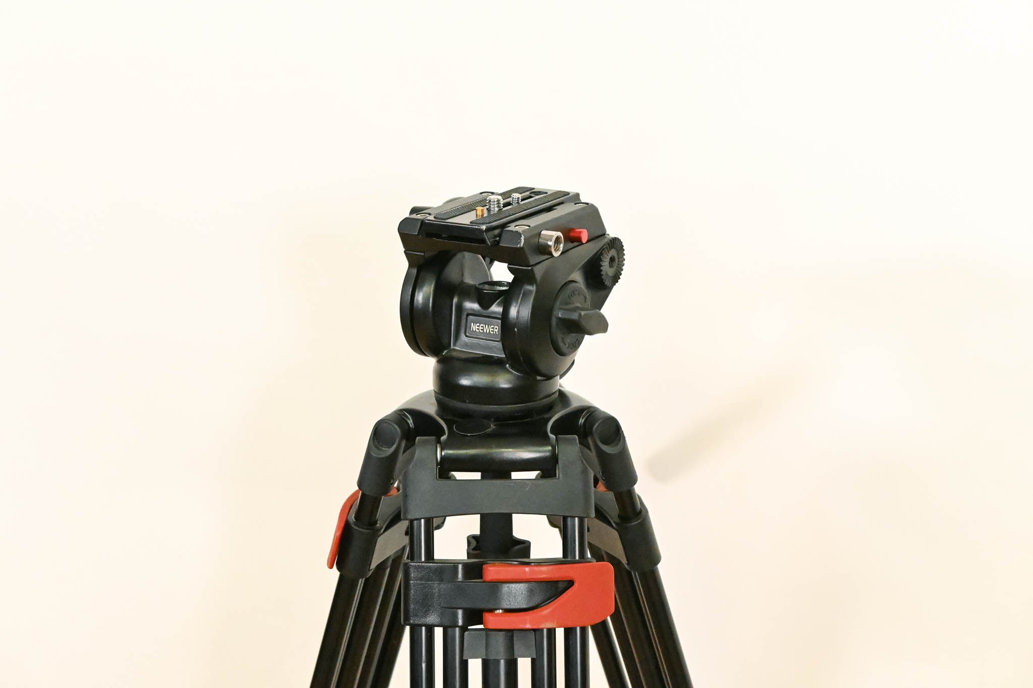 Neewer TP37 74" Video Tripod with Fluid Head